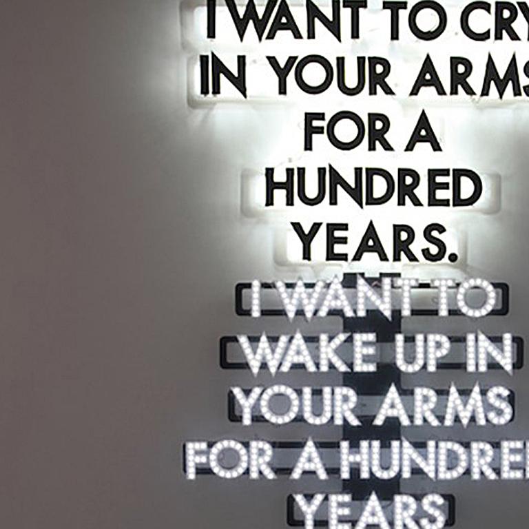 Hundert Jahre (Braun), Abstract Sculpture, von Robert Montgomery