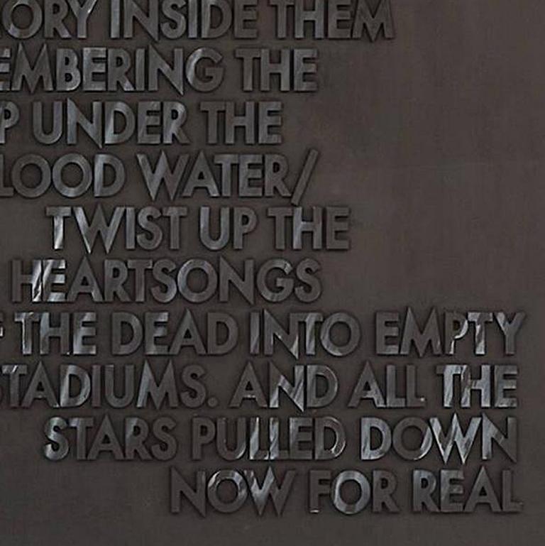 Inspirées par les graffeurs de l'est londonien, la poésie de Philip Larkin, la philosophie de Guy Debord et les manifestations étudiantes françaises de mai 1968, les œuvres conceptuelles textuelles de Robert Montgomery sont à la fois cryptiques et à