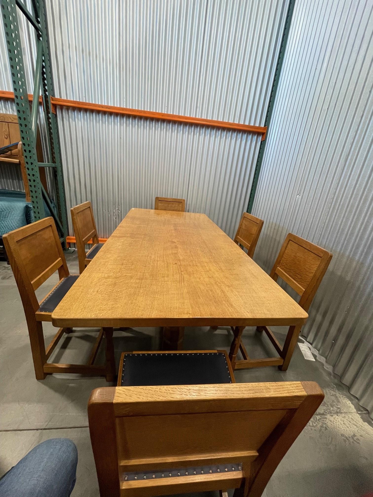 Robert Theman Table de salle à manger 6′ et ensemble de 6 chaises de salle à manger en cuir. en vente 4