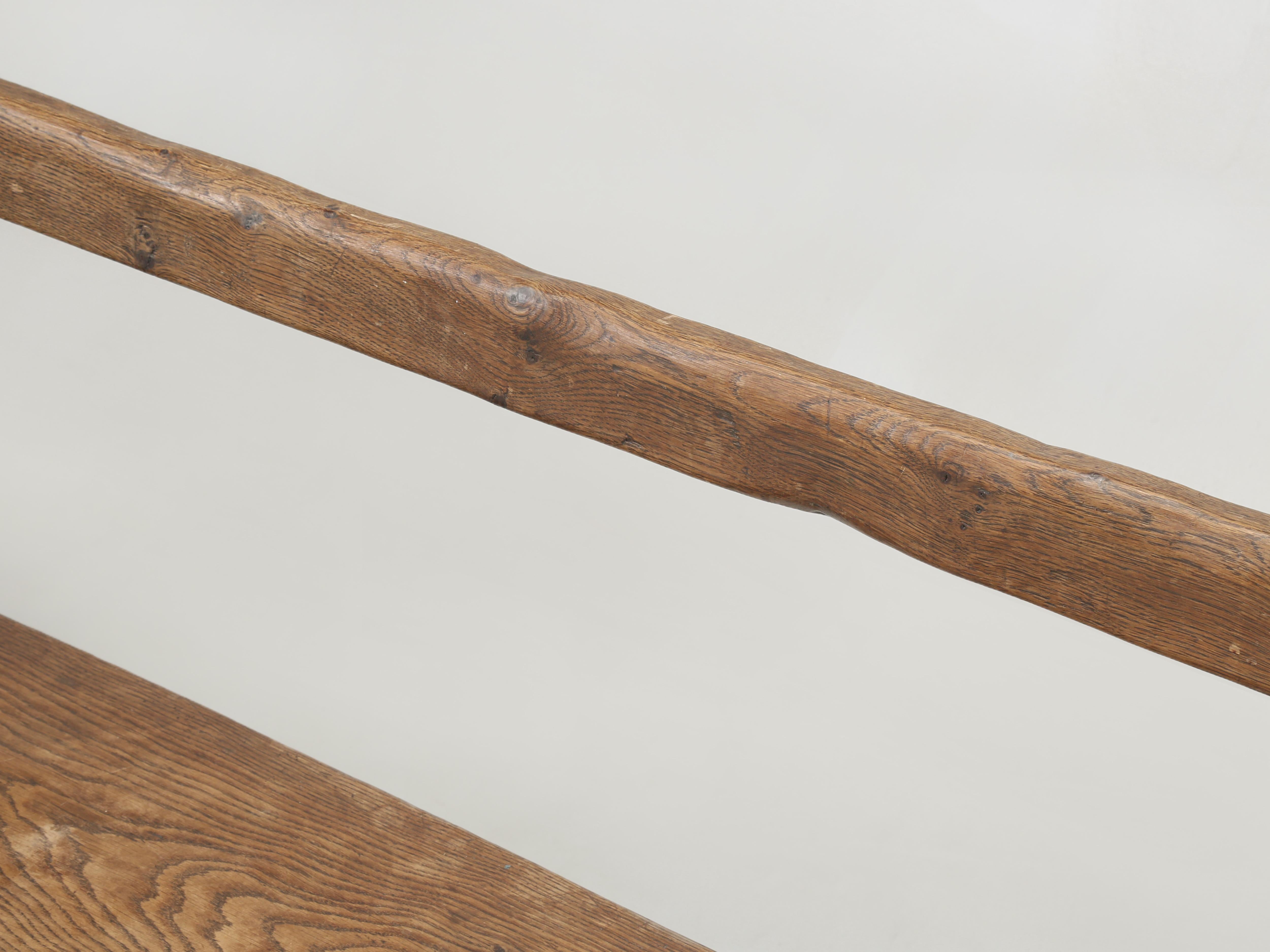 Robert Mouseman Thompson 1876-1955 Banco inglés con respaldo de riel de roble Asiento de tablón macizo en Bueno estado para la venta en Chicago, IL