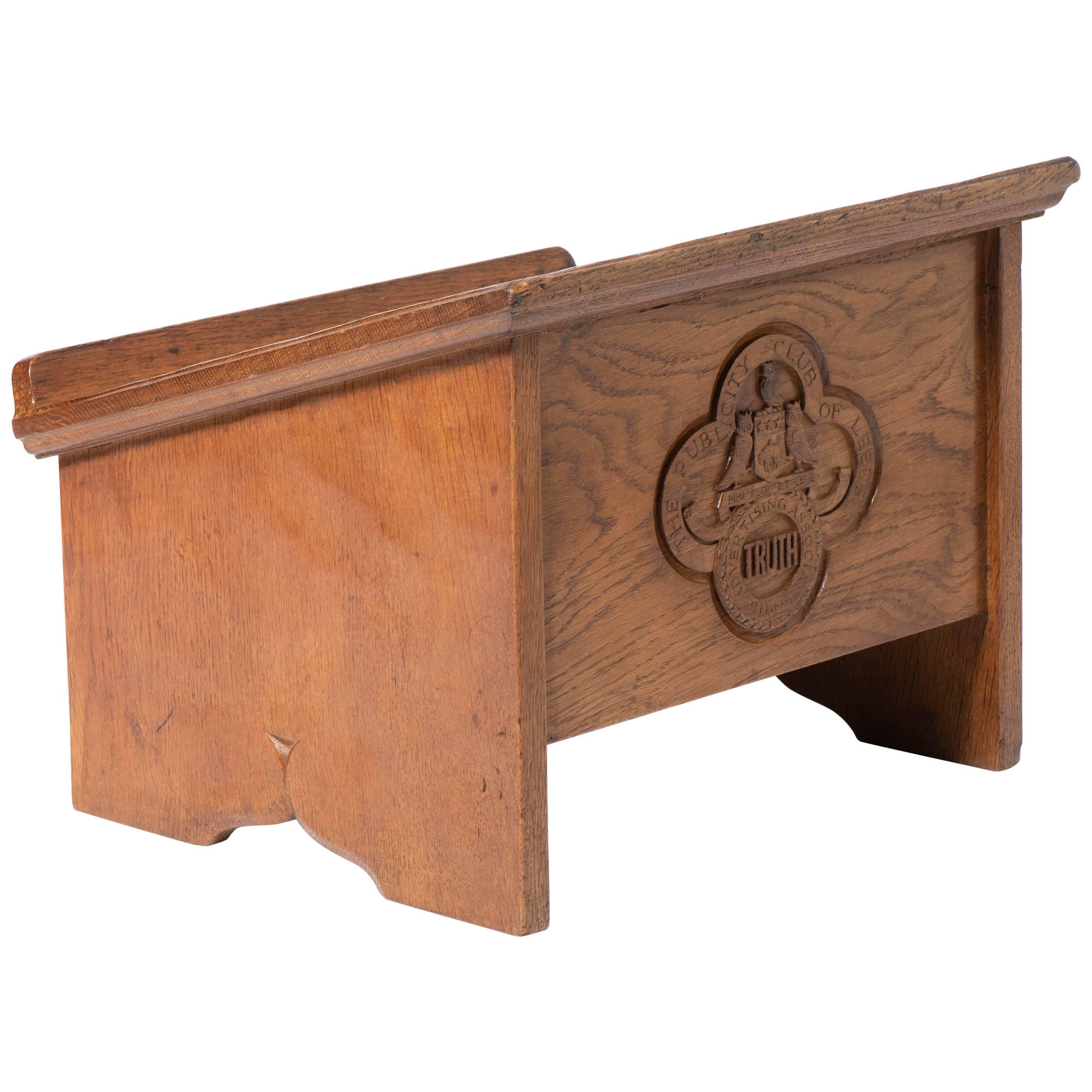 Robert Mouseman Thompson Oak Bookstand, Angleterre, vers 1947 en vente