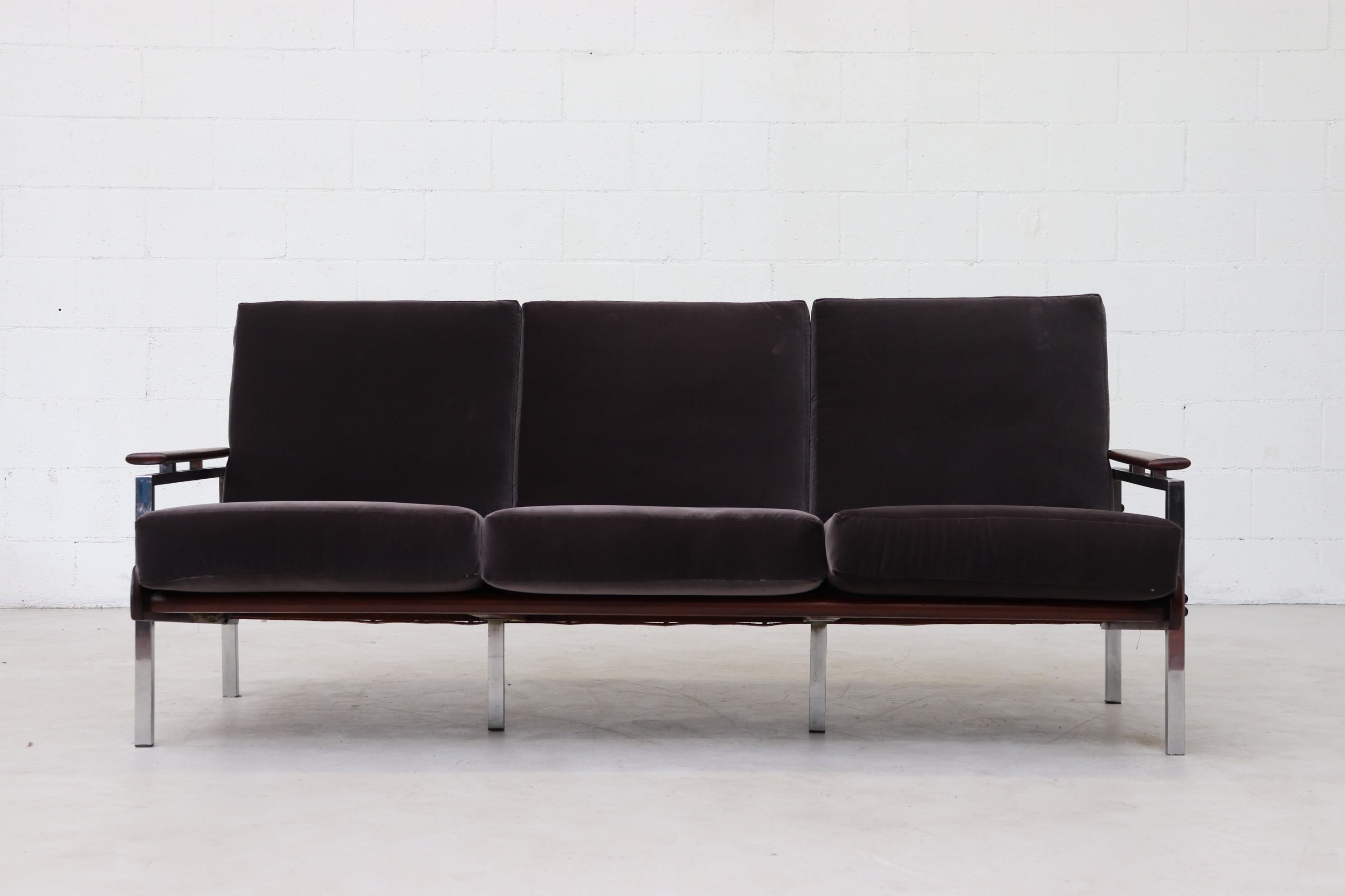 Handsome, Robert Parry designed, mid-century sofa for Gelderland. A formidable talent in many fields, Parry studied at the Royal Academy of Visual Arts in The Hague from 1925 to 2023. He established his own agency in 1950 where his prolific output