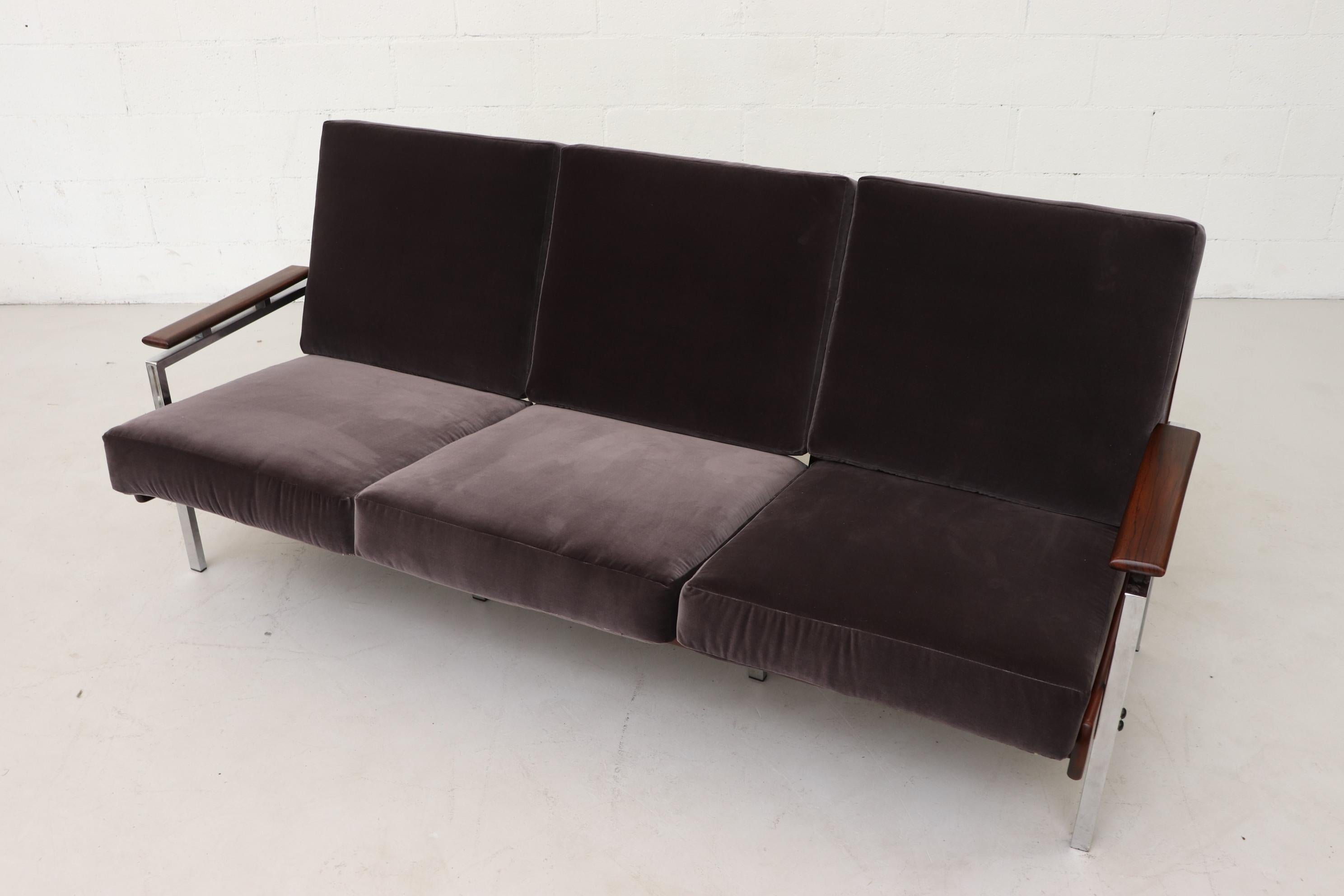 Robert Parry 3-Sitz-Sofa aus grauem Samt im Zustand „Gut“ im Angebot in Los Angeles, CA