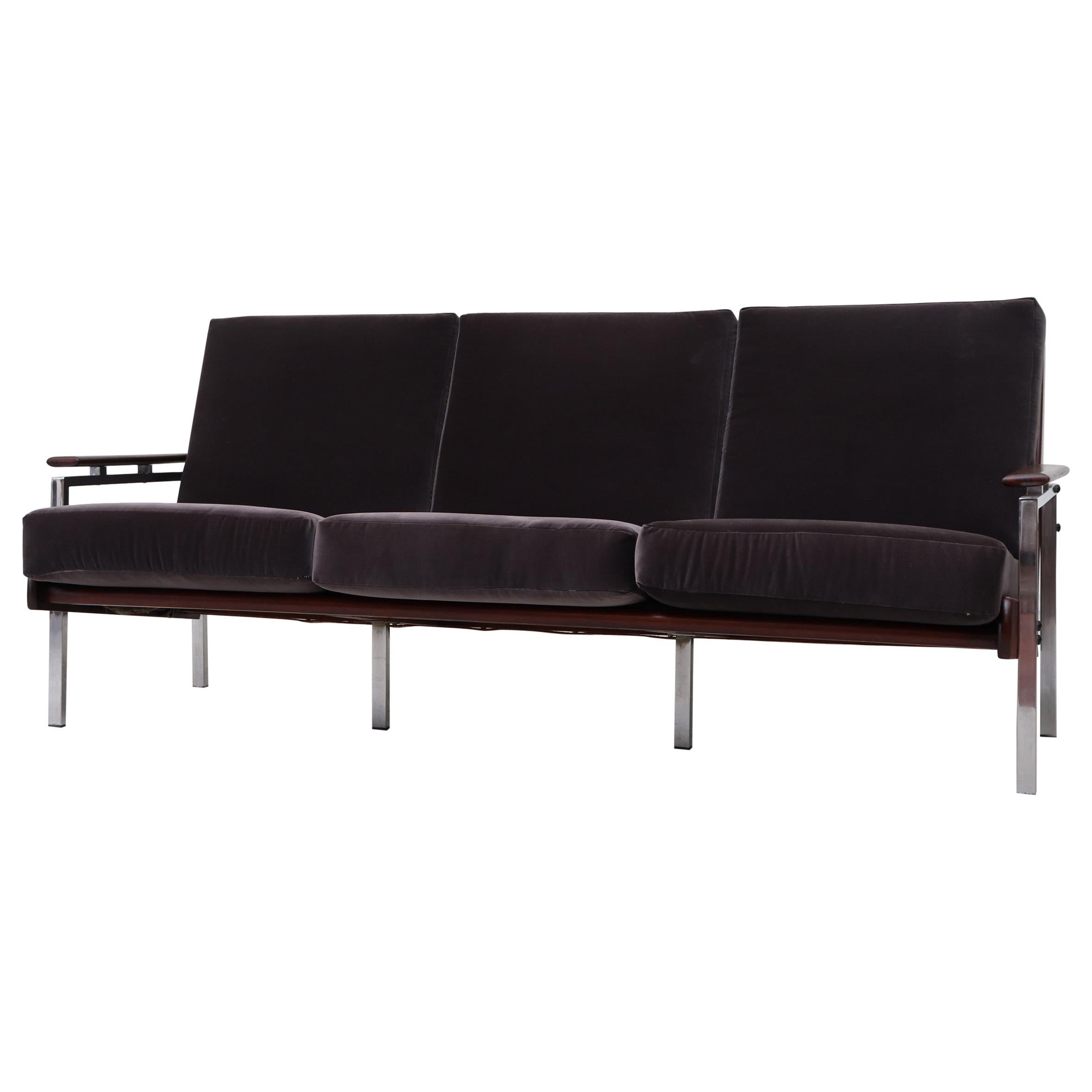 Robert Parry Dreisitziges Sofa aus grauem Samt mit Wood & Chrome Frame für Gelderland