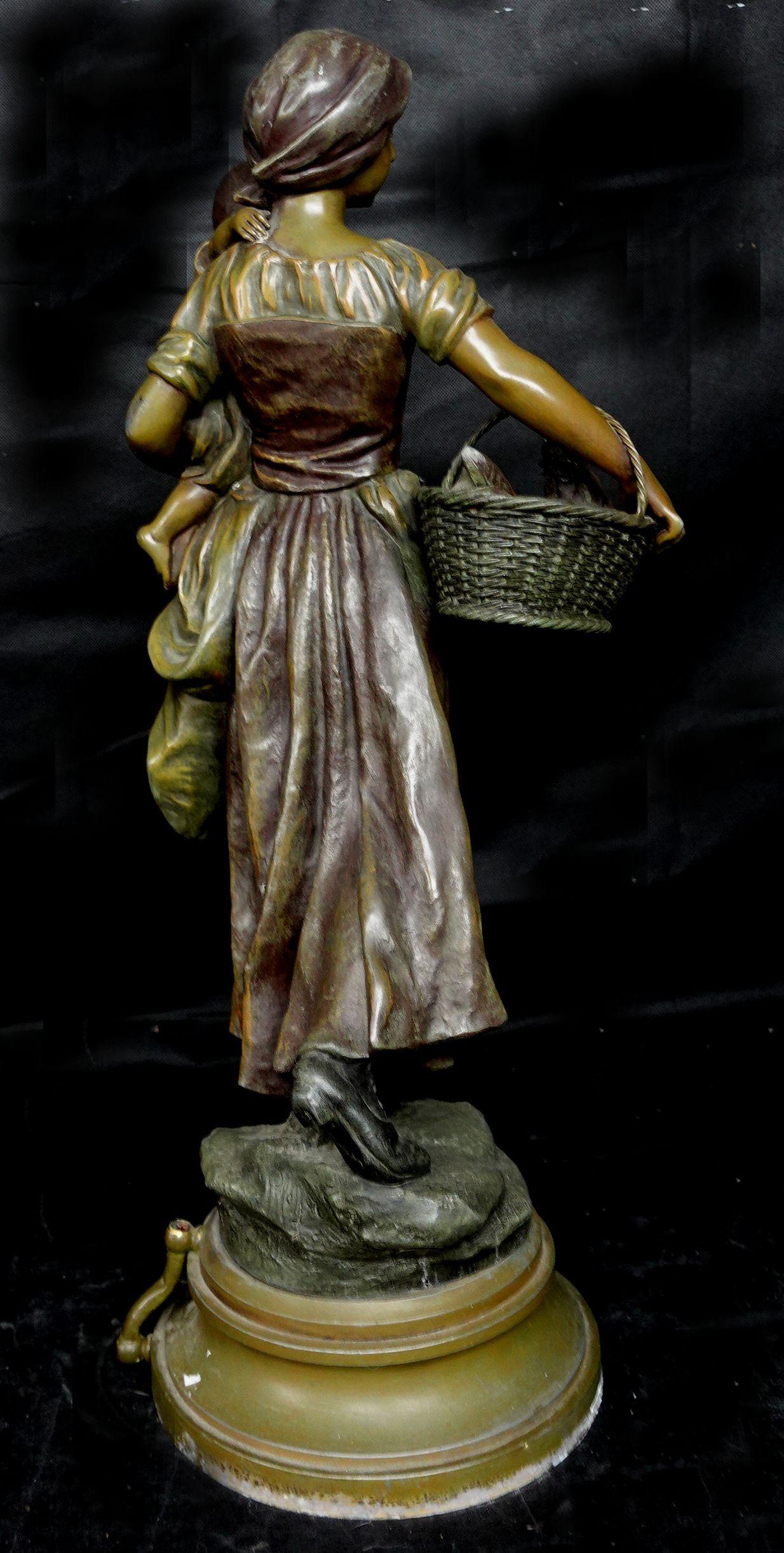 Robert Pfeffer, sculpture en bronze Jeune Mere, jeune fille avec enfant, Ric069 en vente 4