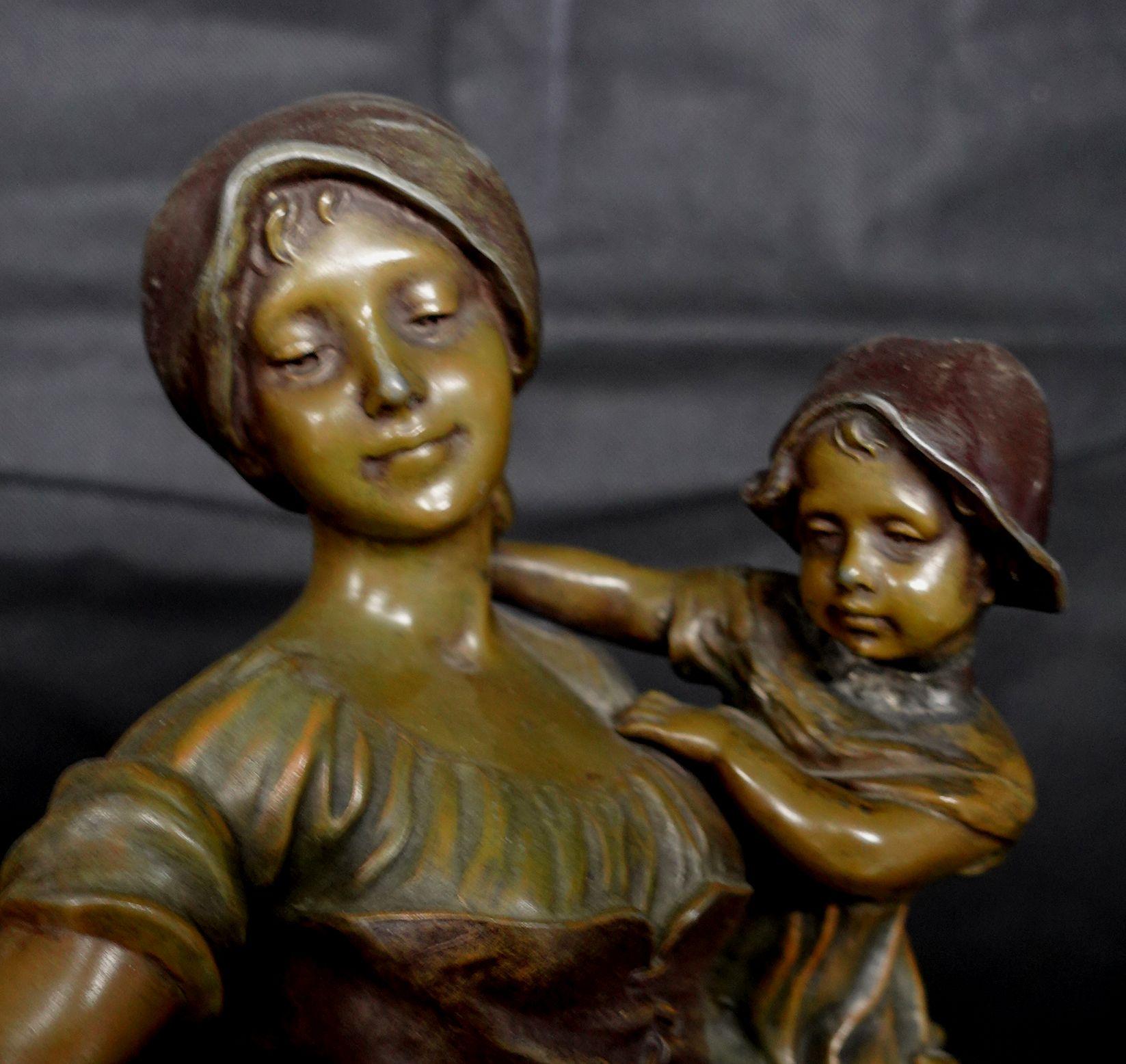 20ième siècle Robert Pfeffer, sculpture en bronze Jeune Mere, jeune fille avec enfant, Ric069 en vente