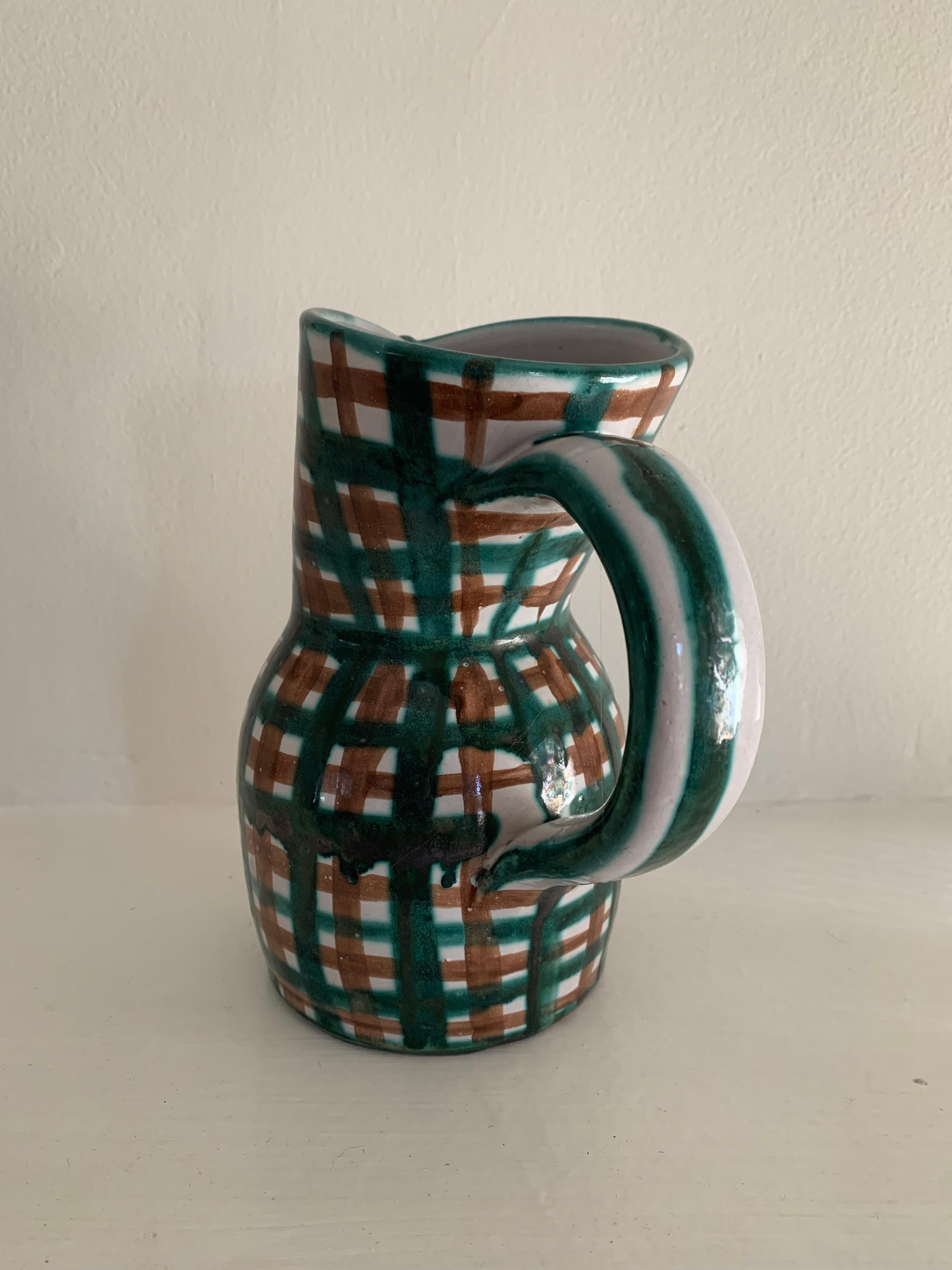 Robert Picault (1919-2000) Brocca in ceramica con motivo a quadri, Vallauris, Francia, anni '50 In condizioni buone in vendita a New York, NY