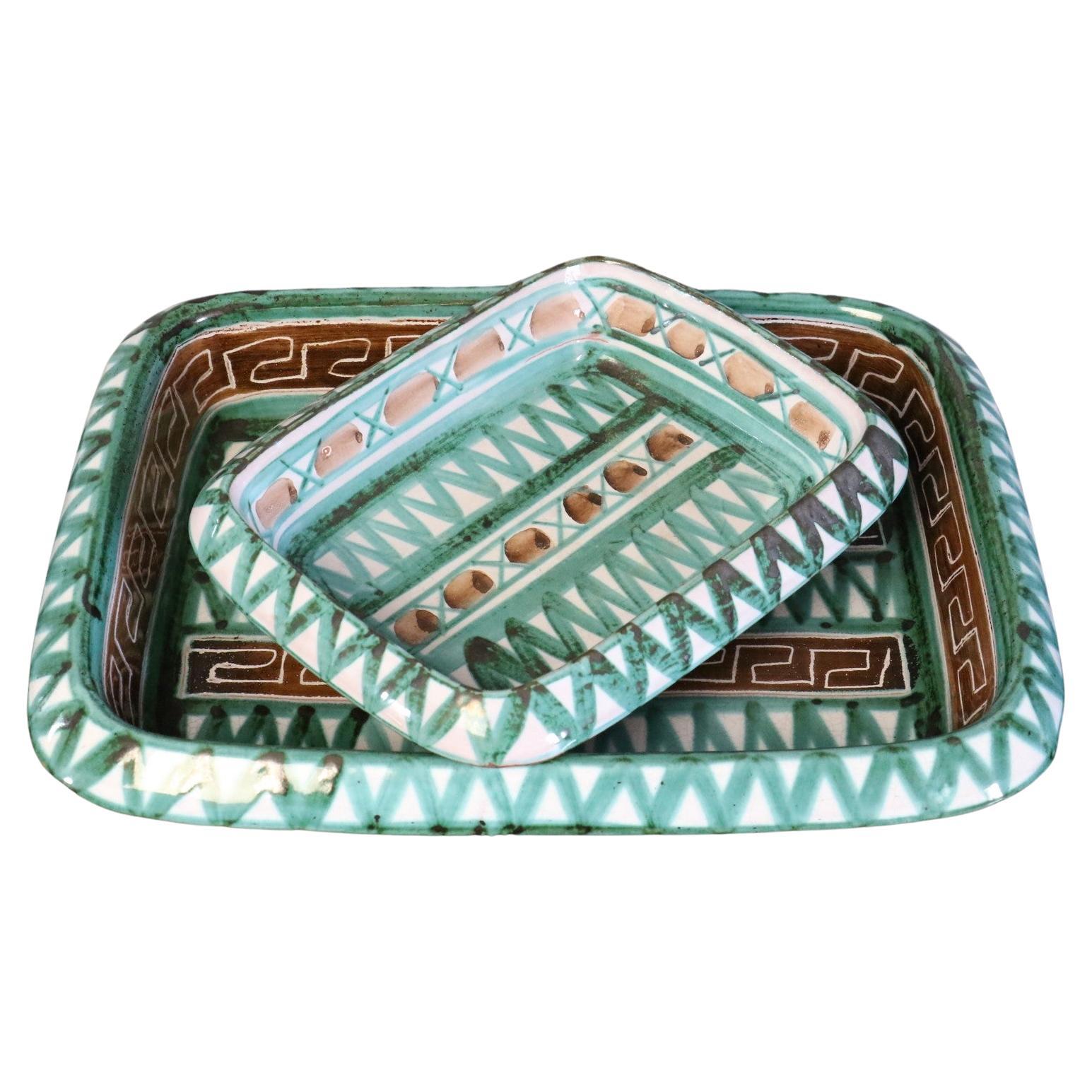 Robert Picault, set di due piatti in ceramica, firmato, Vallauris, Francia anni '50

Due grandi piatti smaltati in bianco, verde e marrone. 
Decorazioni geometriche. 
In ottime condizioni. 
Firmato