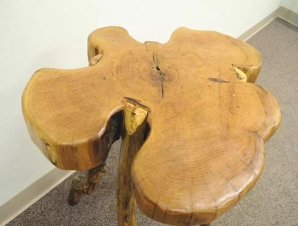Table d'appoint rustique de Robert Powchik en loupe de bois de ronce à bord vif Bon état - En vente à Philadelphia, PA