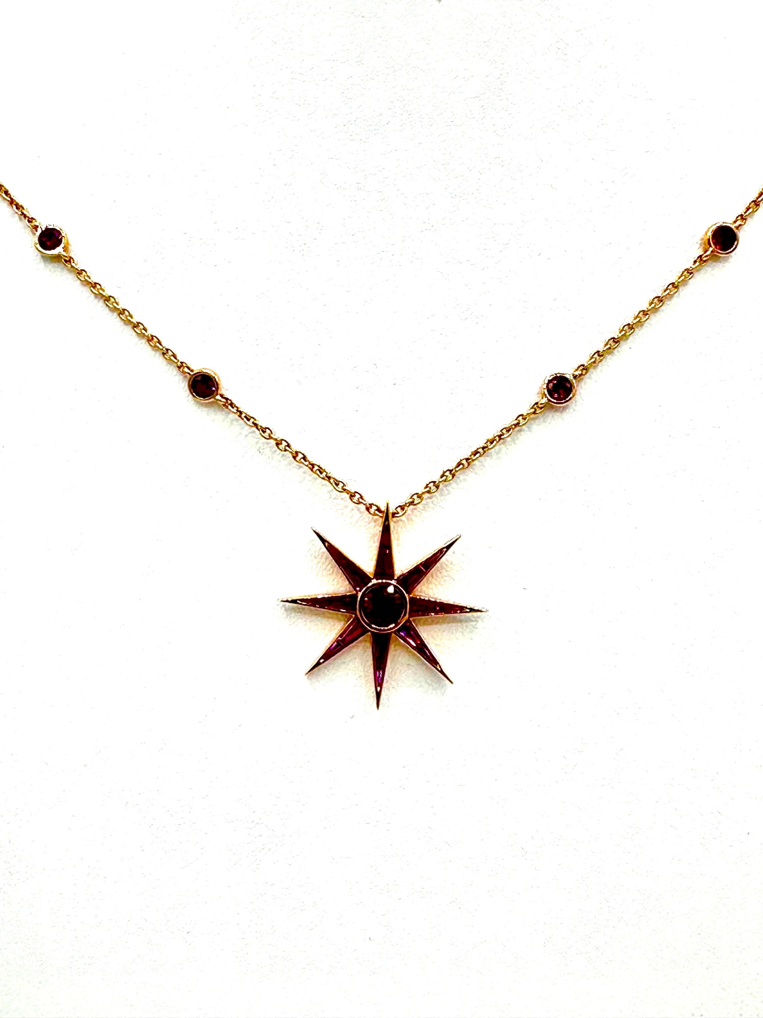 Diese Halskette ist fantastisch!  Diese vom weltberühmten Designer Robert Procop entworfene Halskette mit Rubin Luminous Starburst-Anhänger beeindruckt mit 2,96 Karat Rubinen.  Der Anhänger ist mit einem runden Rubin mit Brillantschliff in der Mitte