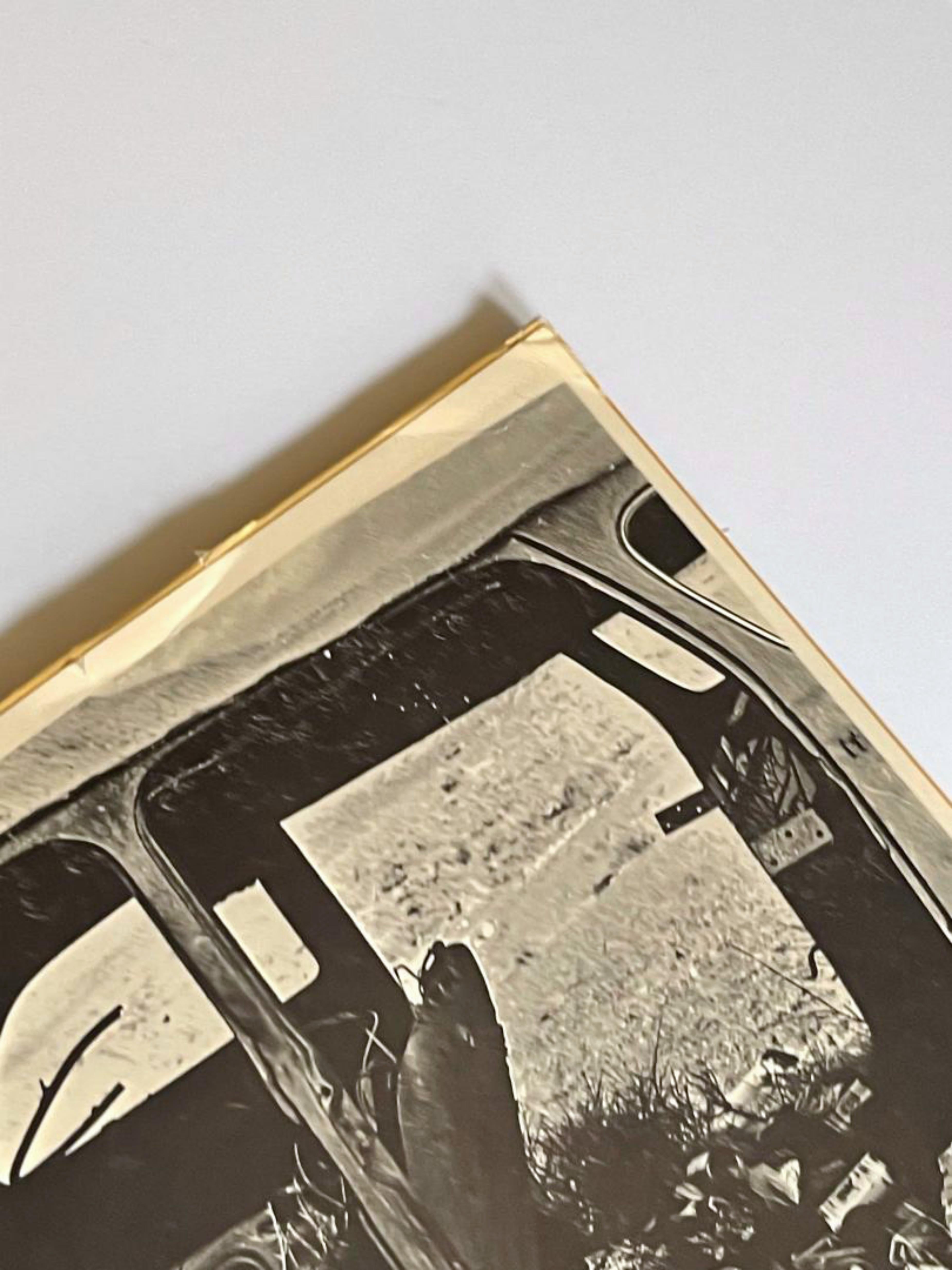 Robert Rauschenberg
Tag der Erde, 1970
Offset-Lithographie
Platte signiert und datiert auf der Vorderseite
Herausgeber: Castelli Grafiken
33 1/2 × 22 1/4 Zoll
Ungerahmt
Dies ist das Originalplakat aus dem Jahr 1970, eine Offsetlithografie.