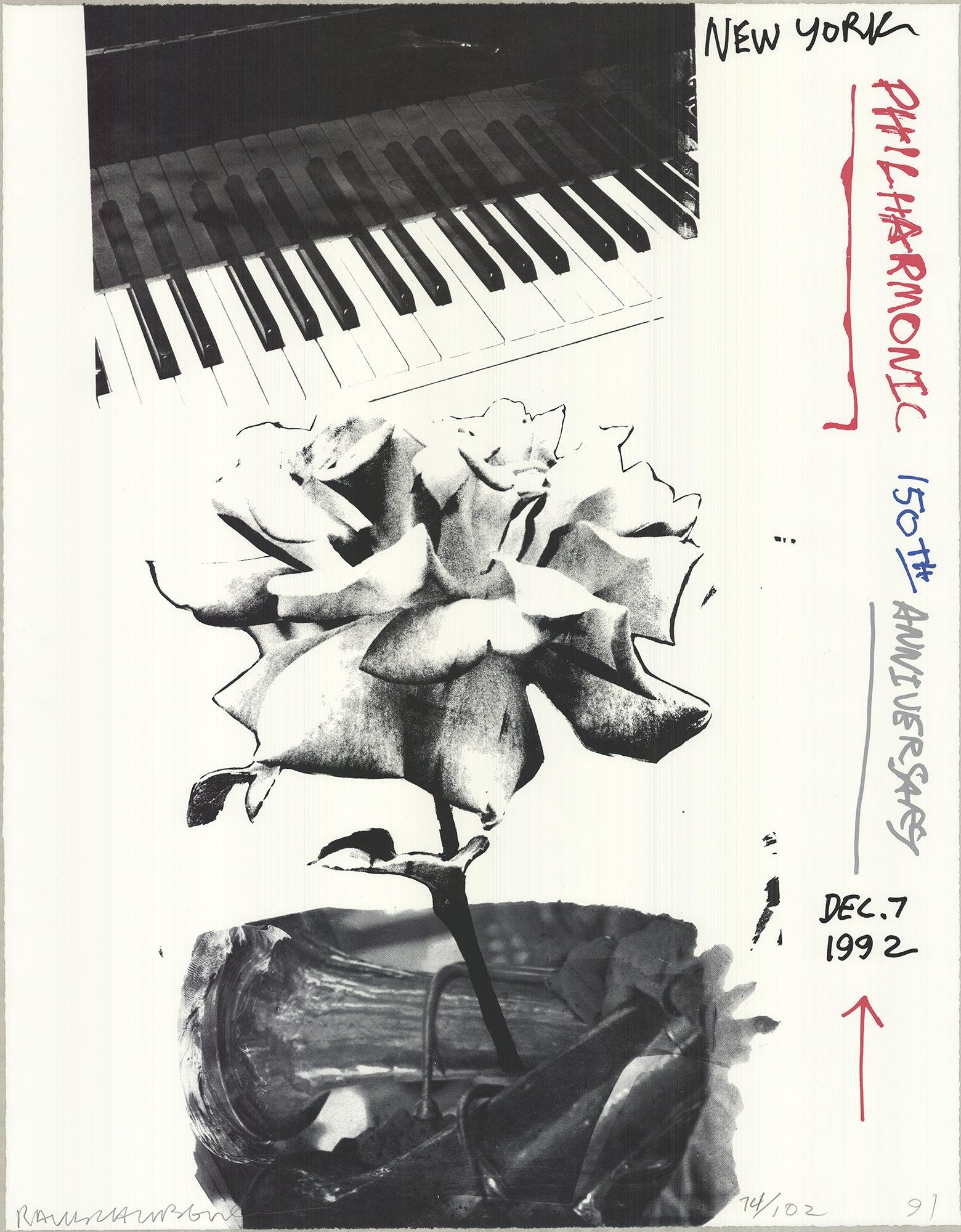 Este grabado de edición limitada de Robert Rauschenberg, creado para el 150 aniversario de la Filarmónica de Nueva York, es una pieza de coleccionista rara y valiosa. Firmada a mano y numerada por el artista, esta pieza no sólo conmemora un