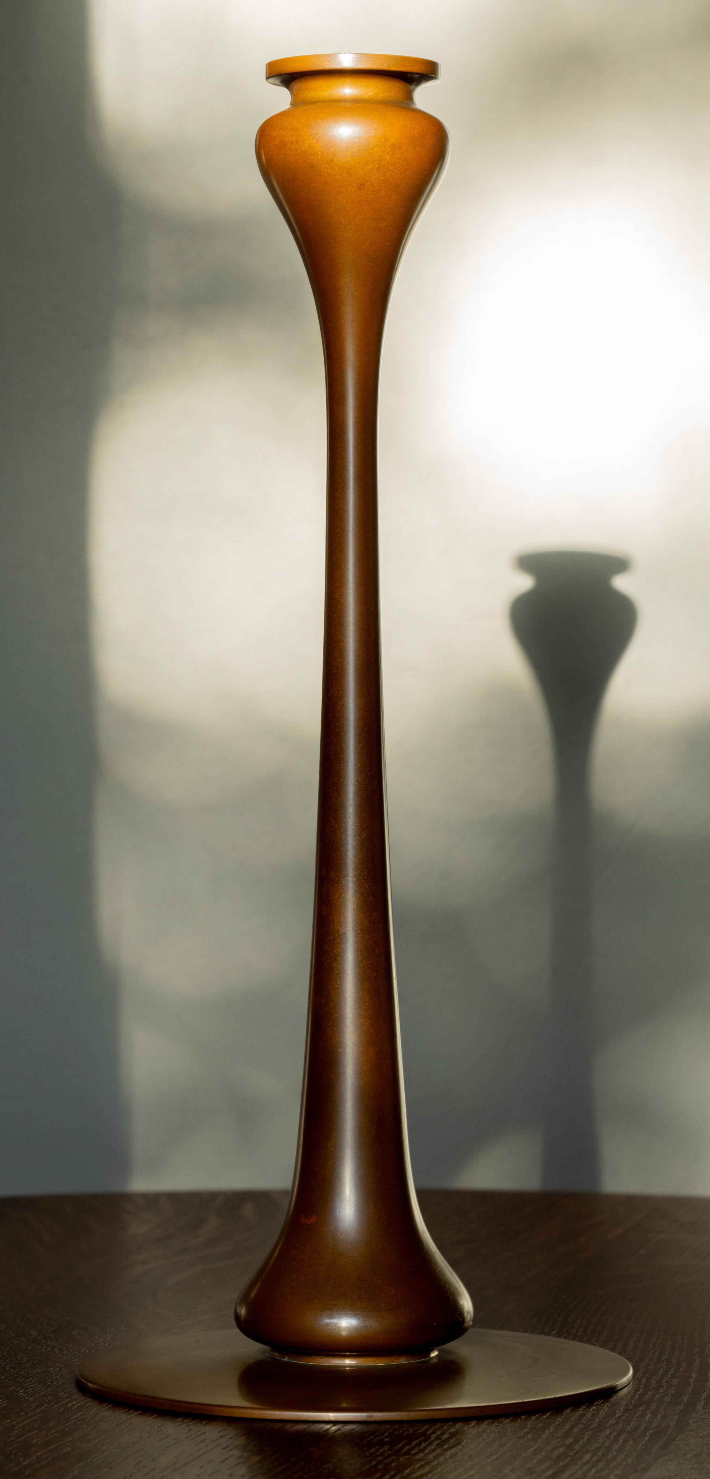 El candelabro Kappa, uno de los objetos de diseño más importantes del movimiento Arts & Crafts, se considera la forma más refinada de la obra de Robert Riddle Jarvie. Jarvie es conocido como un herrero definitorio del Movimiento de Artes y Oficios,