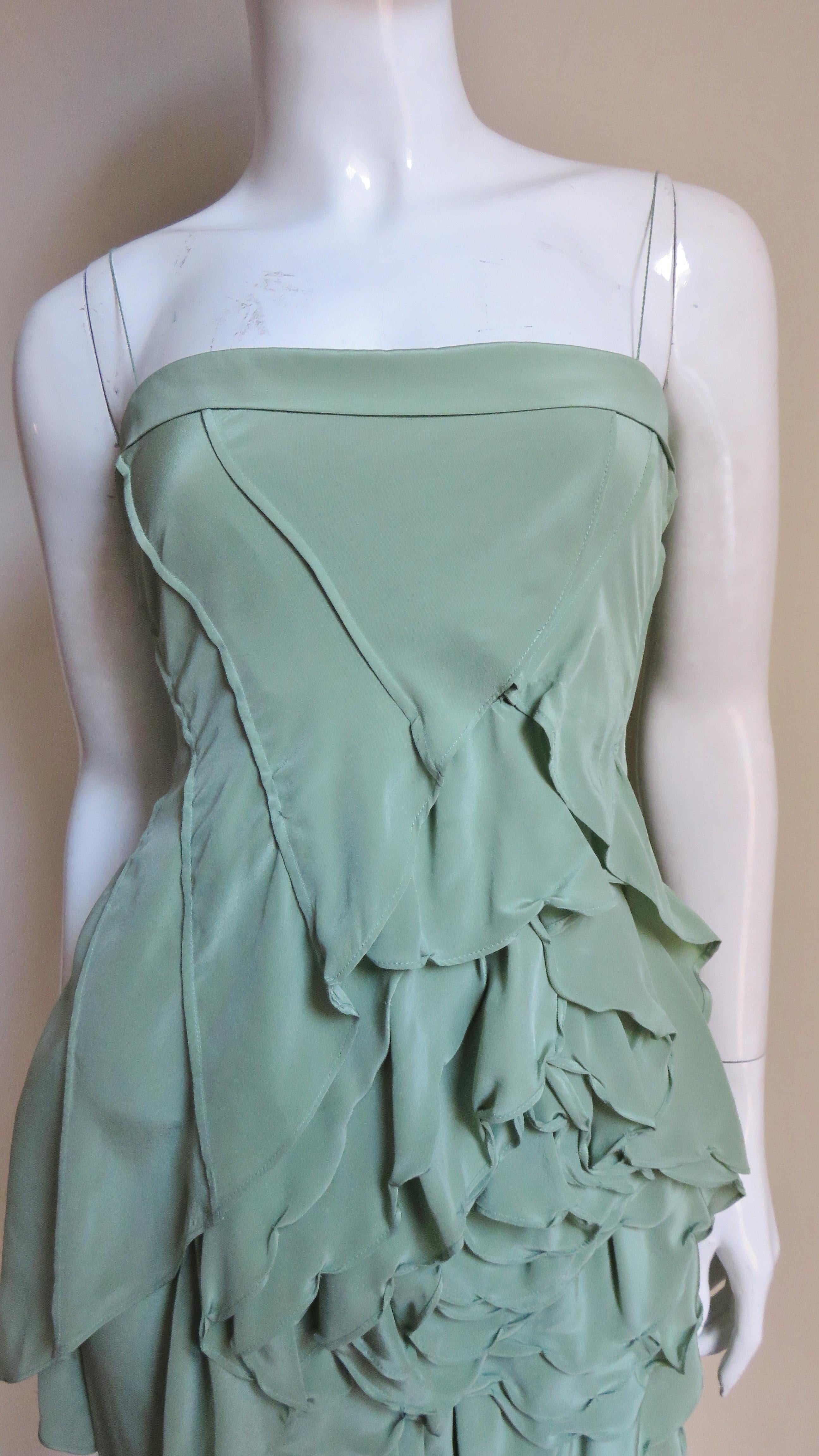 Vestido de seda con flor grande Robert Rodriguez en Bueno estado para la venta en Water Mill, NY