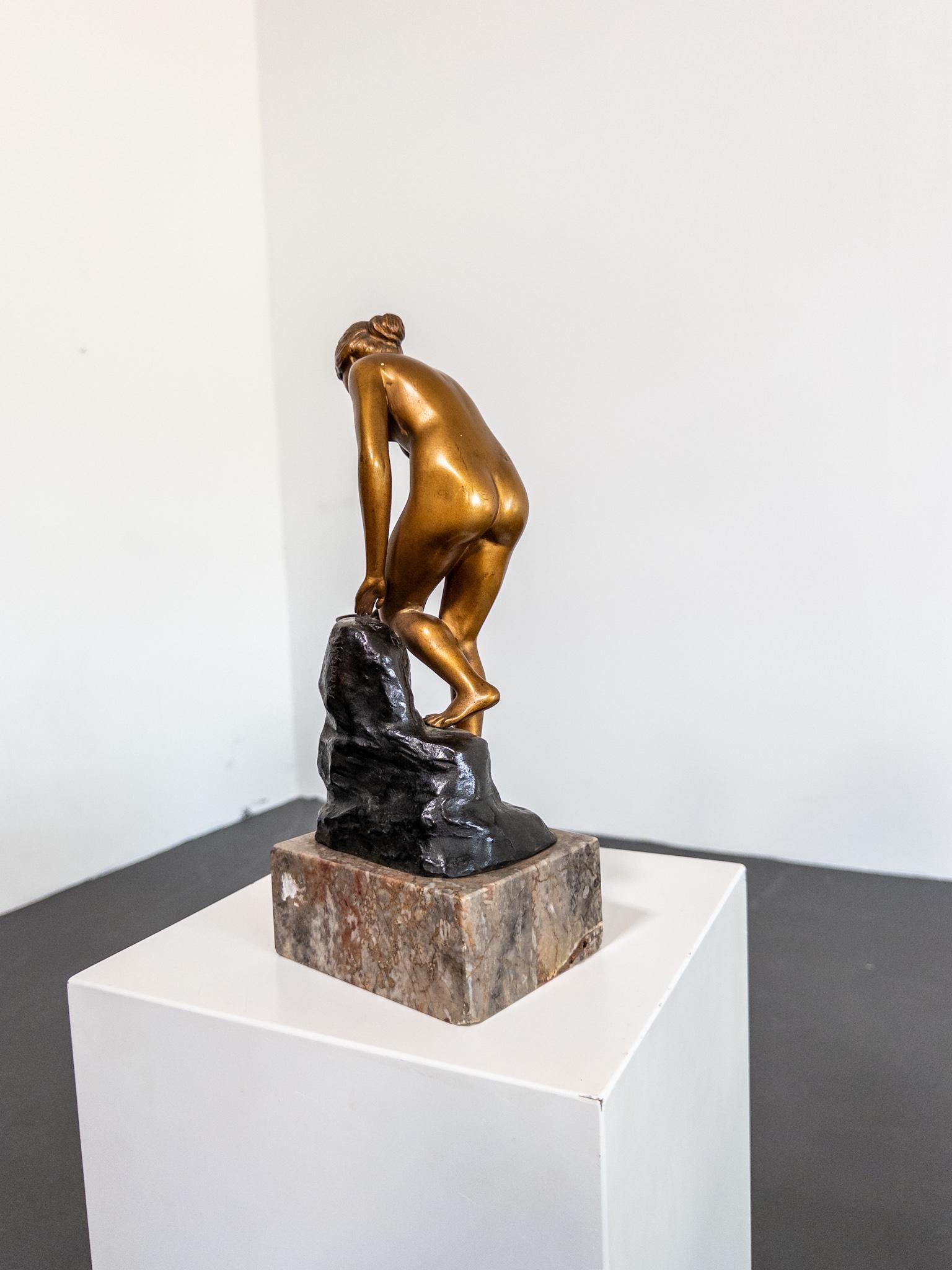 Robert Rudolfi Bronze Sculpture “An der Quelle” – ca. 1920s In Good Condition For Sale In Staffanstorp, SE