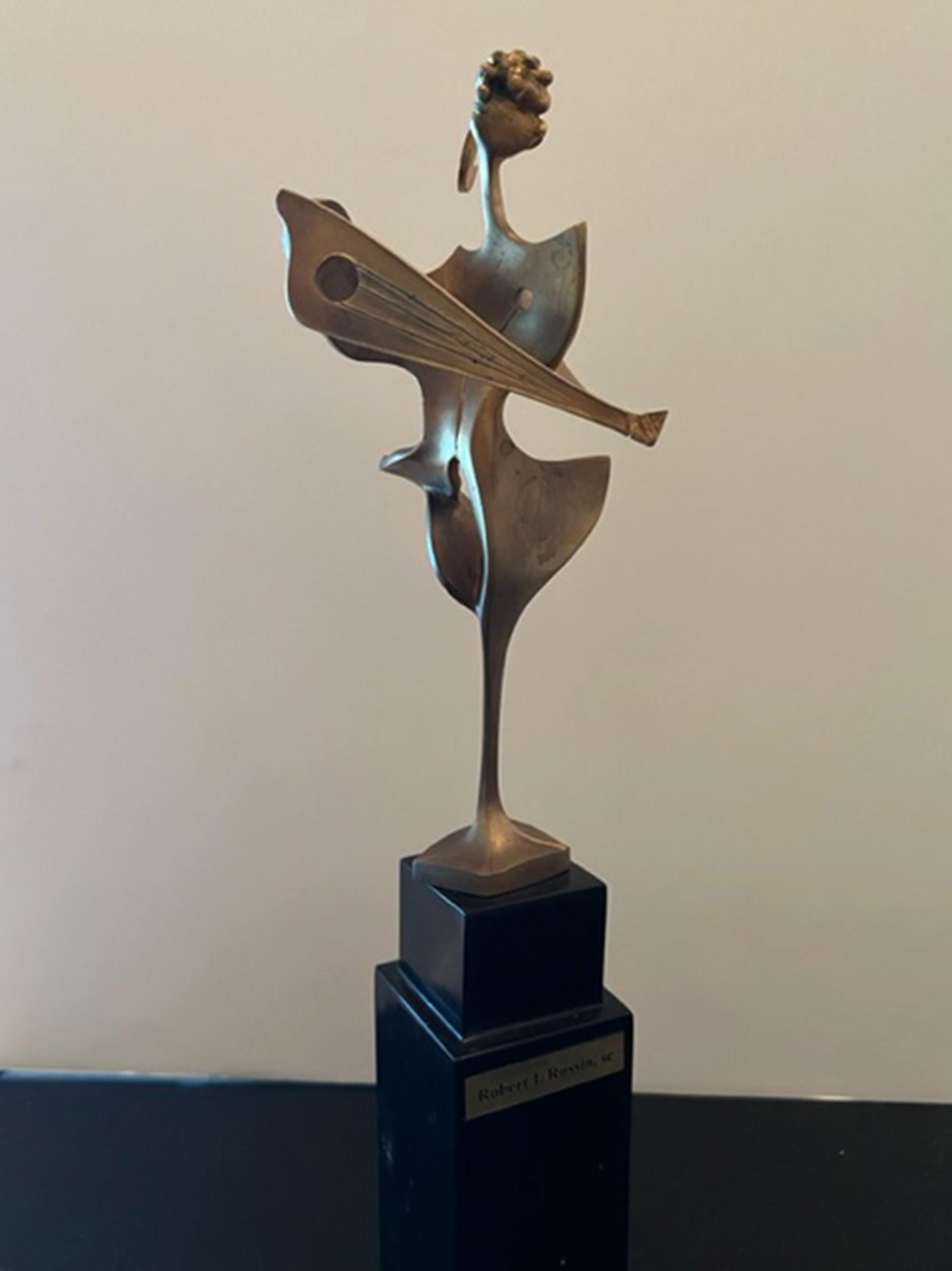 Wir sind stolz darauf, eine sehr frühe Originalbronze (1958) des amerikanischen Bildhauers Robert Russin präsentieren zu können.

Robert Russin begann seine Karriere als WPA-Bildhauer und erhielt im Laufe seiner Laufbahn Dutzende von öffentlichen