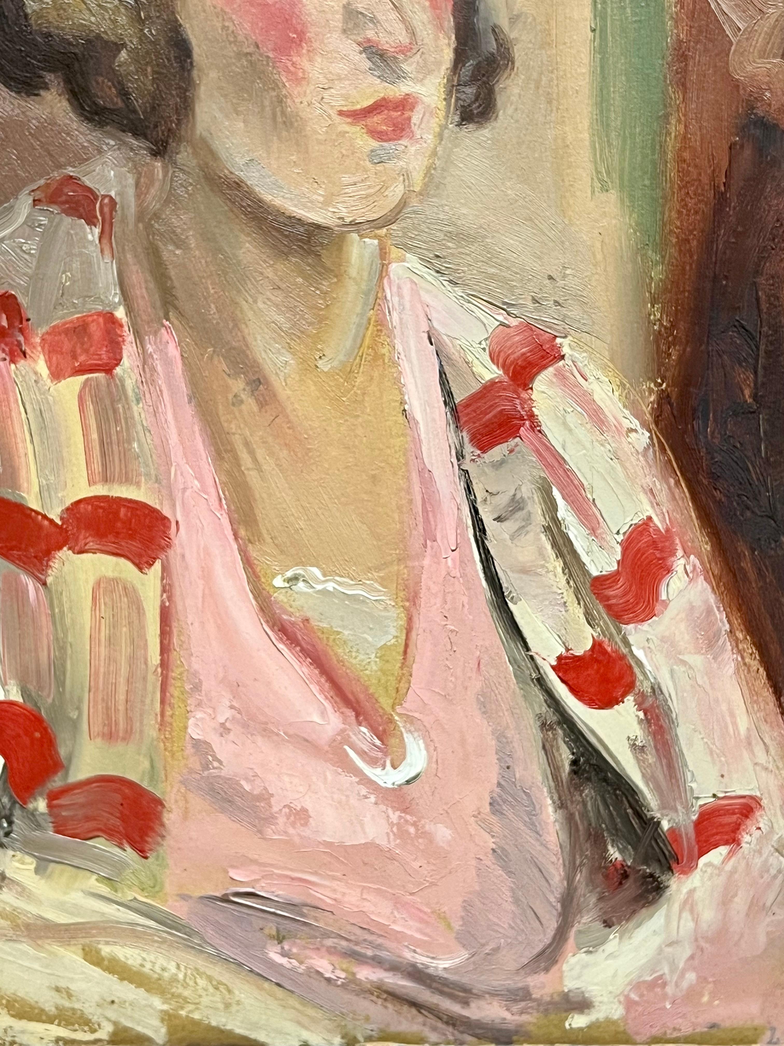 Portrait de femme à la mode châle rose des années 1920 en vente 1