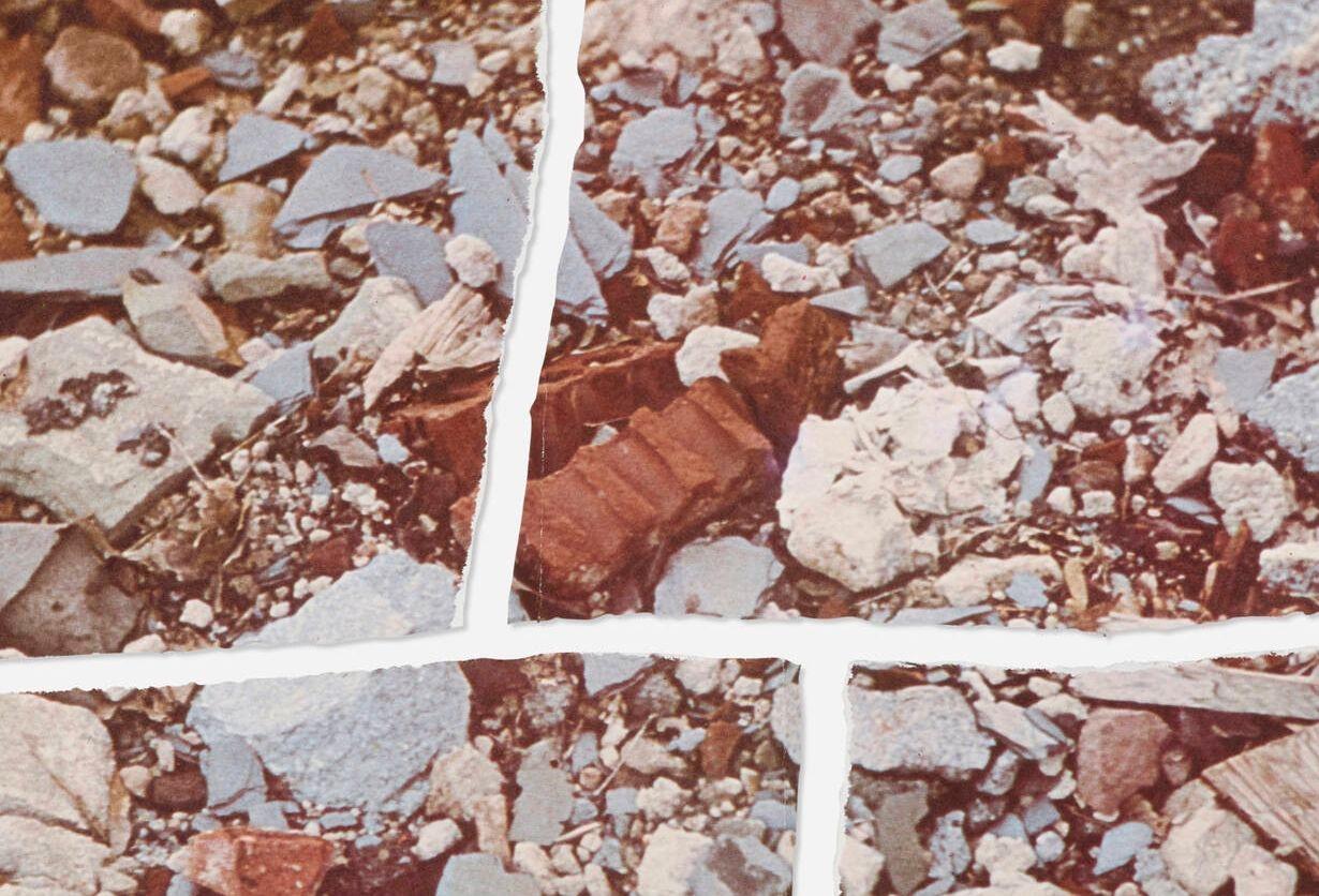 Robert Smithson Fotografía desgarrada de la Segunda Parada (Escombros) 1970
Firma impresa y título en el verso 