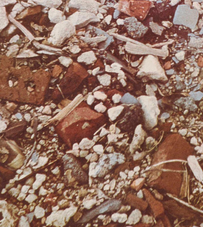 Robert Smithson Fotografía desgarrada de la Segunda Parada (Escombros) 1970 en Bueno estado para la venta en Chicago, IL