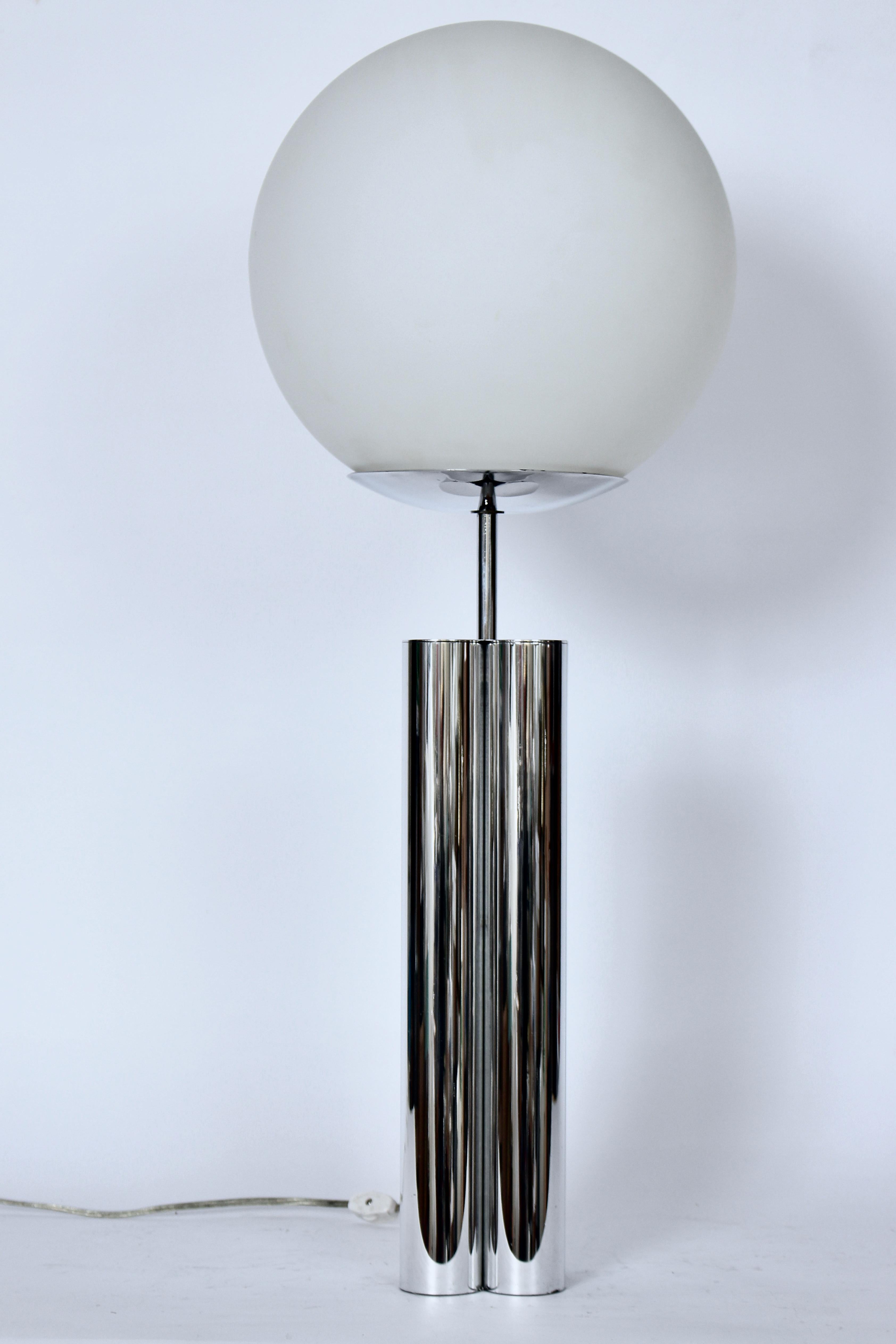 American Robert Sonneman 4 Column Polished Aluminum Table Lamp with Frosted Globe, 1960s  For Sale