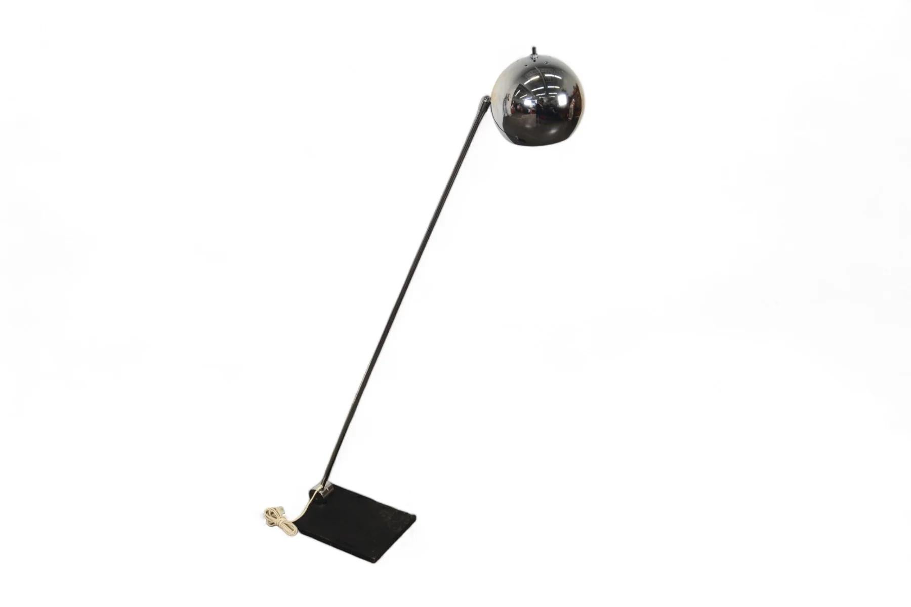 Lampada da terra regolabile Robert Sonneman in cromo in vendita 1