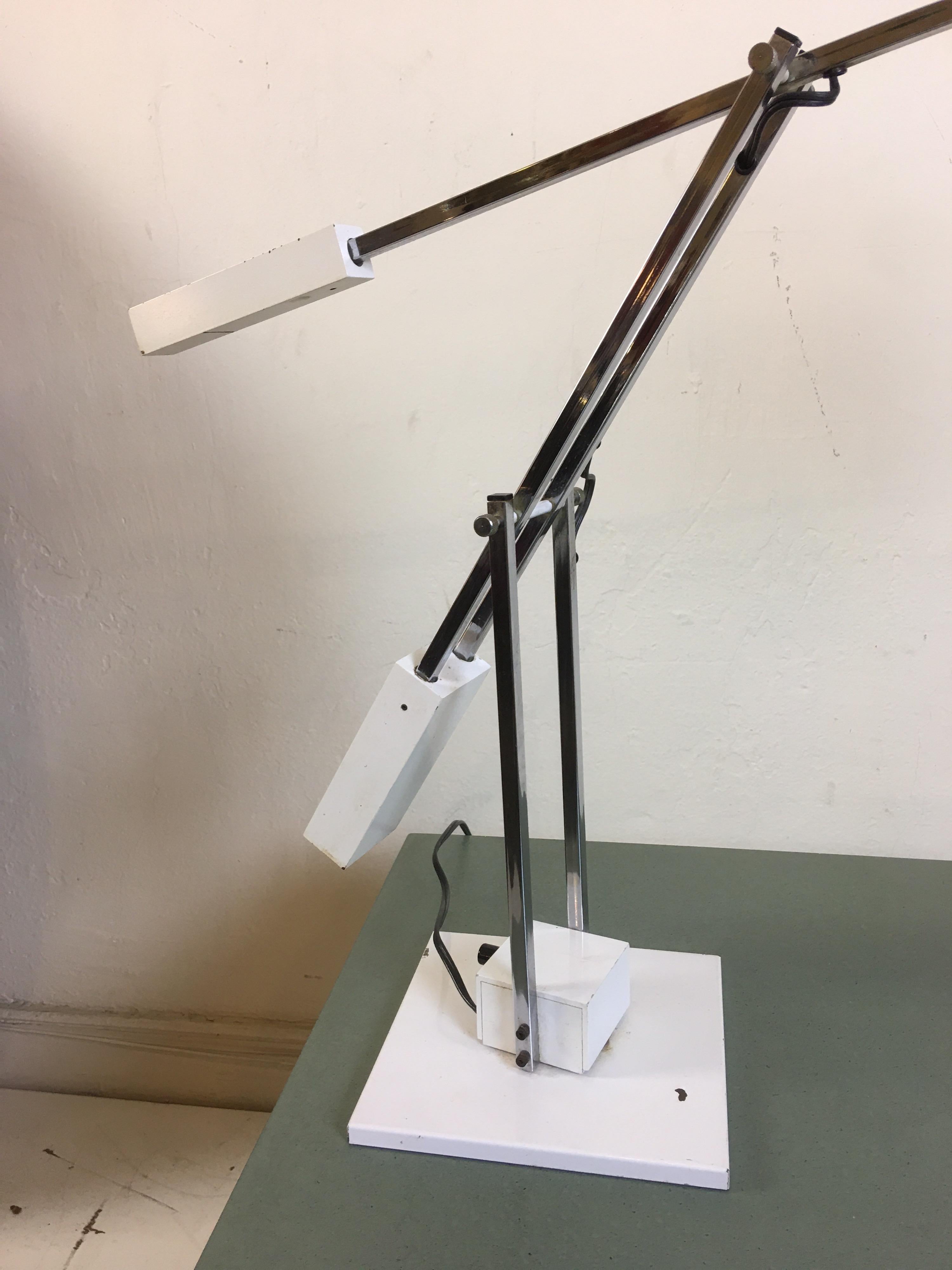 Robert Sonneman Counter-Weighted Swiveling desk lamp from the 1970s. Metal and chrome, adjusts into many positions. Dimmer switch on bottom cube. Shows some paint loss. Early example.