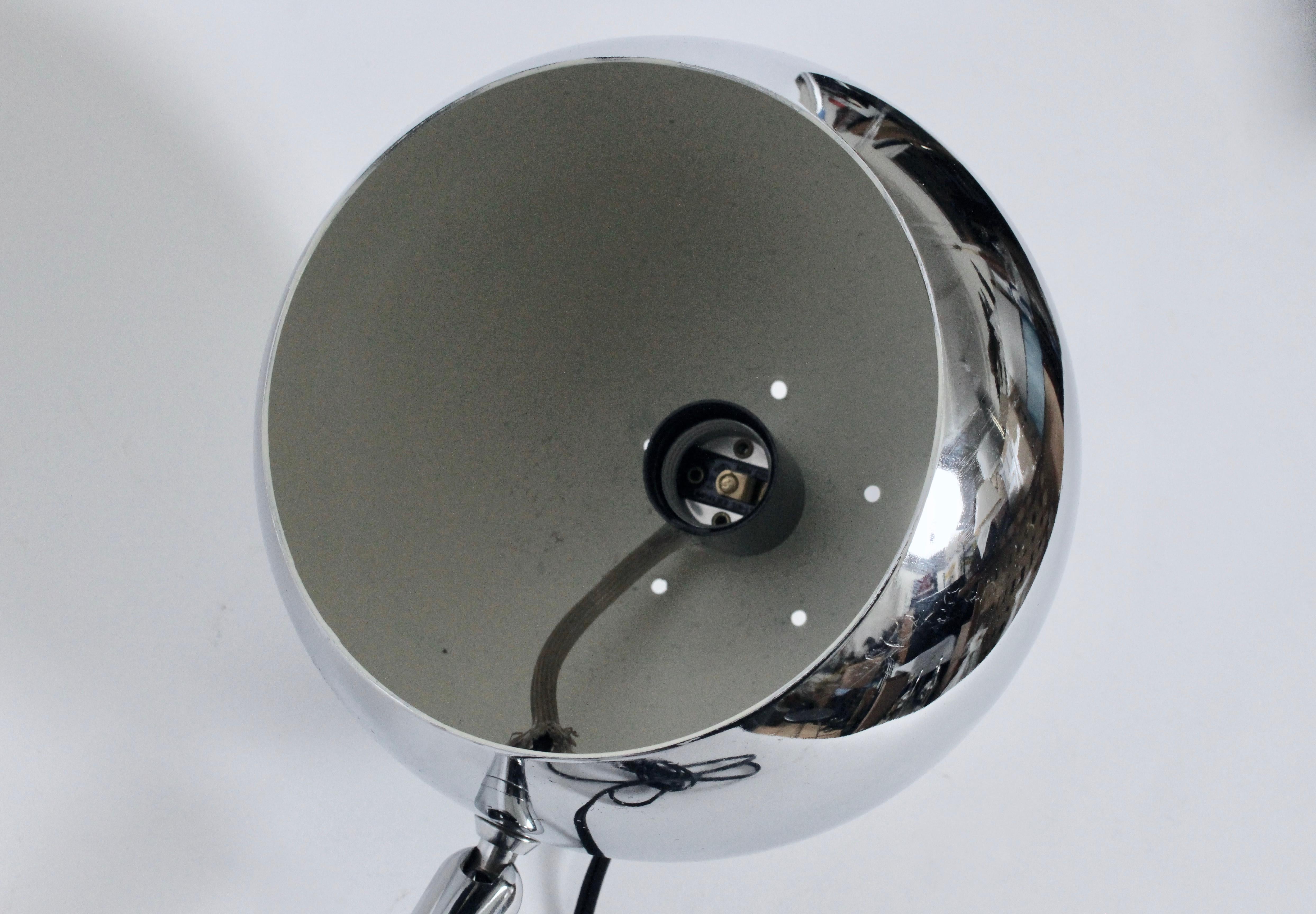 Robert Sonneman Articulating Chrome Orb Table Lamp on Black Base In Good Condition For Sale In Bainbridge, NY