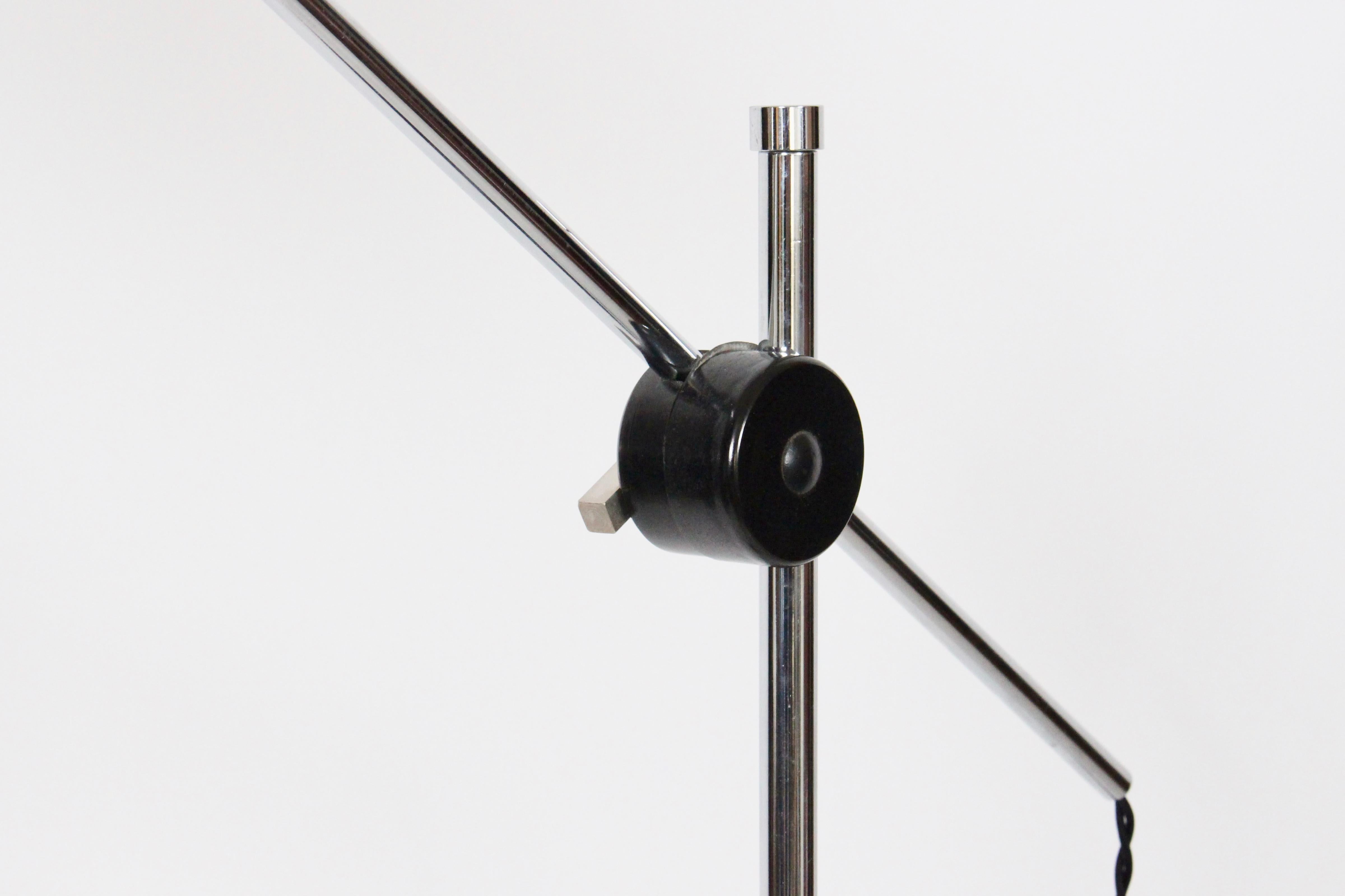 Robert Sonneman Articulating Chrome Floor Lamp with Black Shade, 1970s In Good Condition In Bainbridge, NY