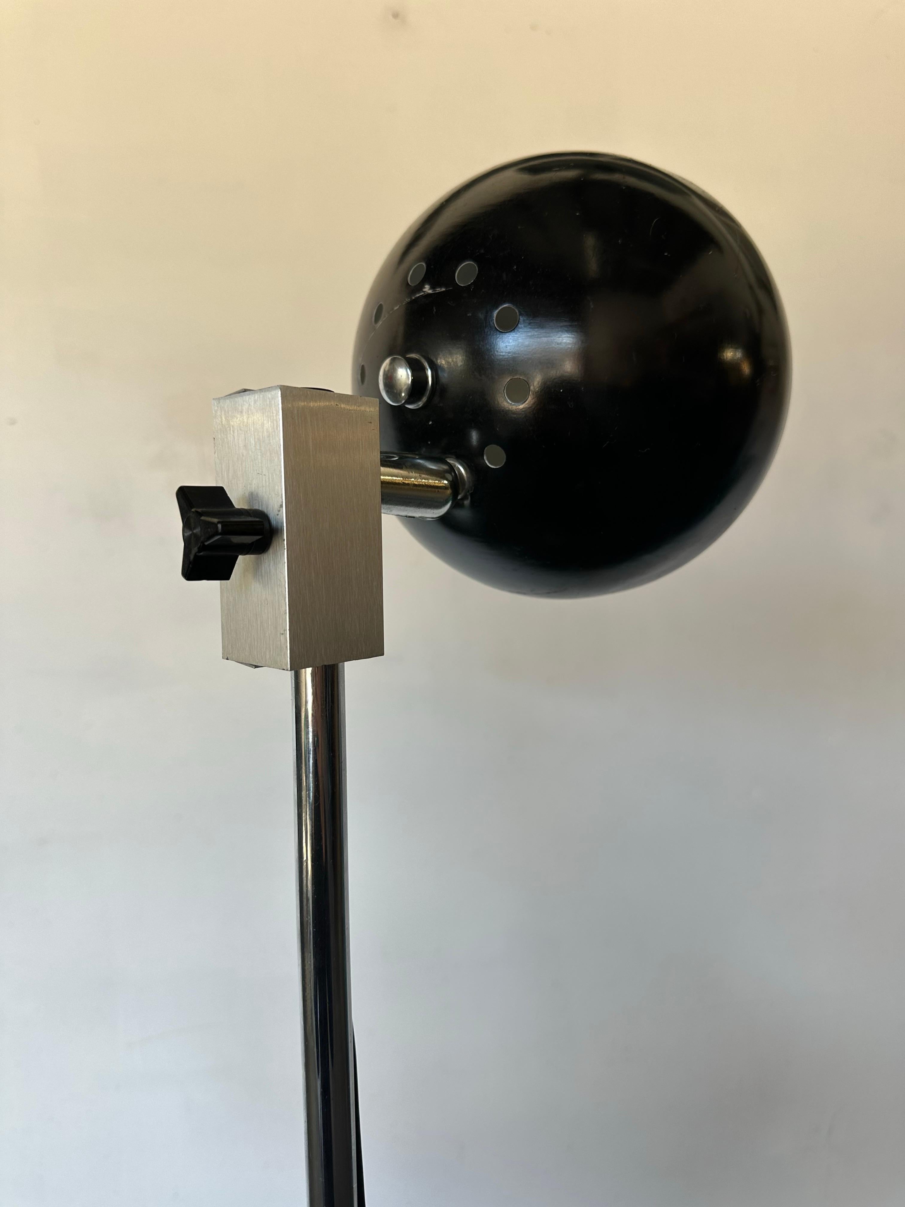 Robert Sonneman Style Adjustable Height Chrome Eyeball Lamp w/ Enamel Shade For Sale 4