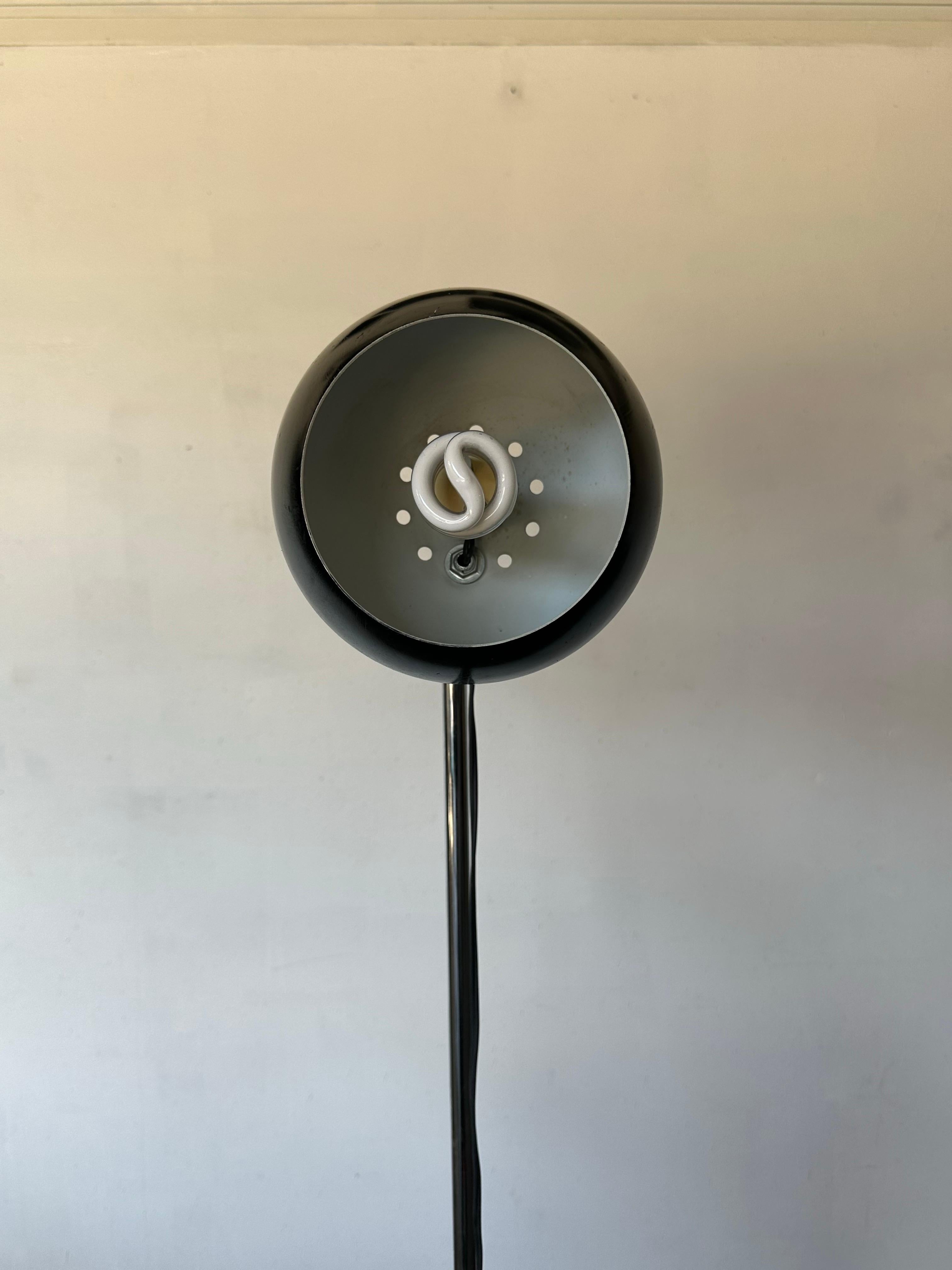 Robert Sonneman Style Adjustable Height Chrome Eyeball Lamp w/ Enamel Shade For Sale 6