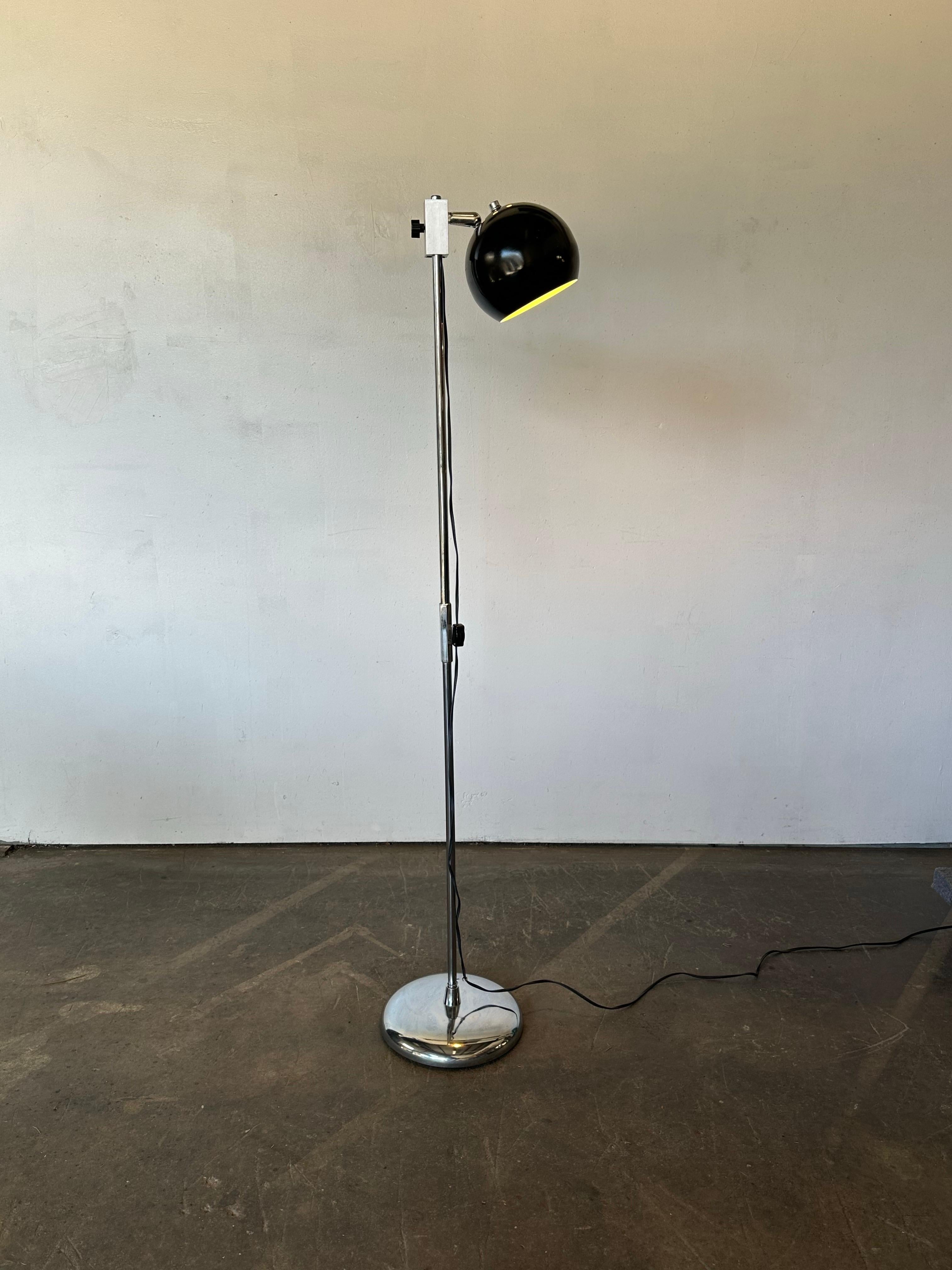 Robert Sonneman Style Adjustable Height Chrome Eyeball Lamp w/ Enamel Shade For Sale 7
