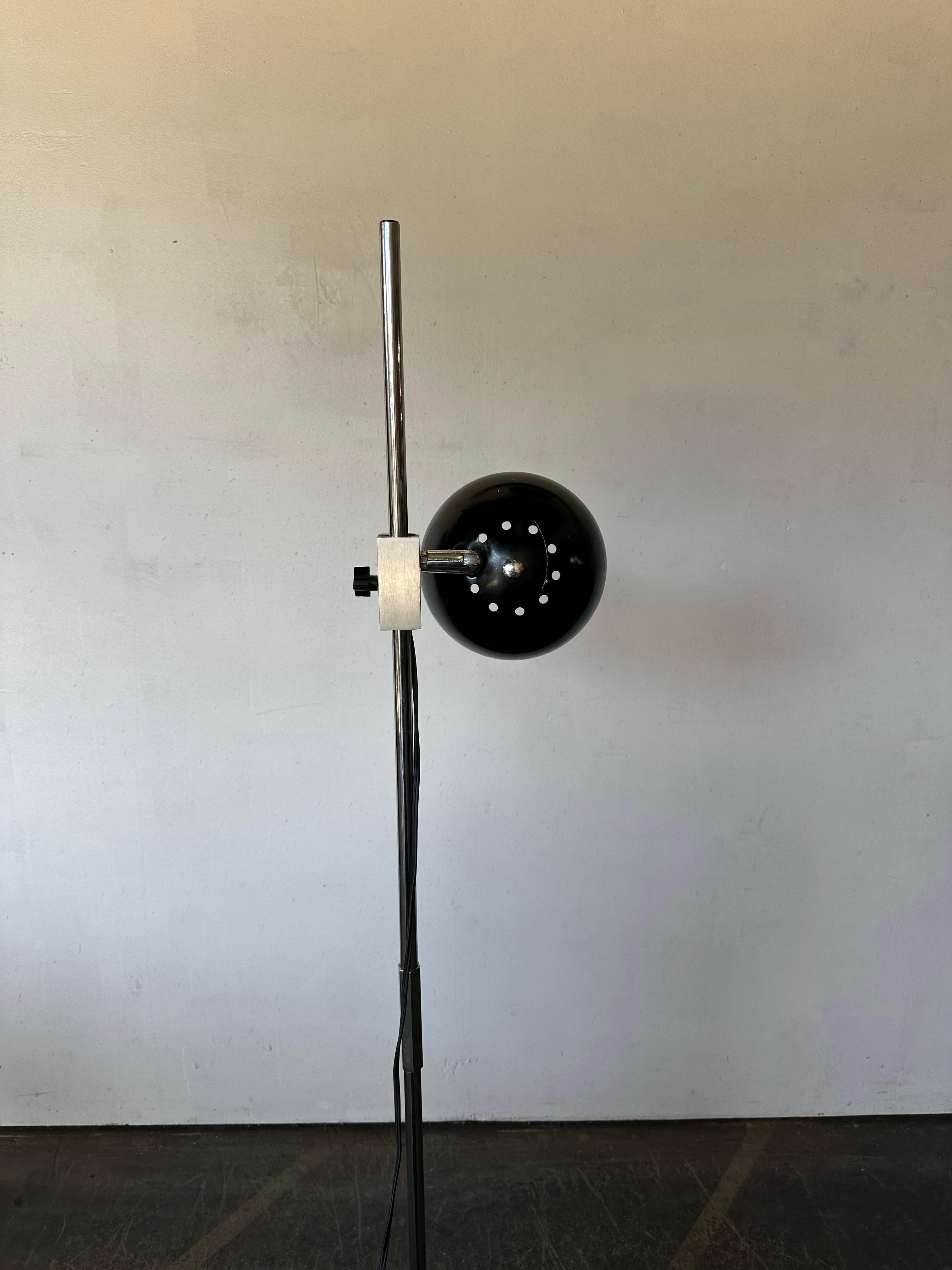 Robert Sonneman Style Adjustable Height Chrome Eyeball Lamp w/ Enamel Shade For Sale 8