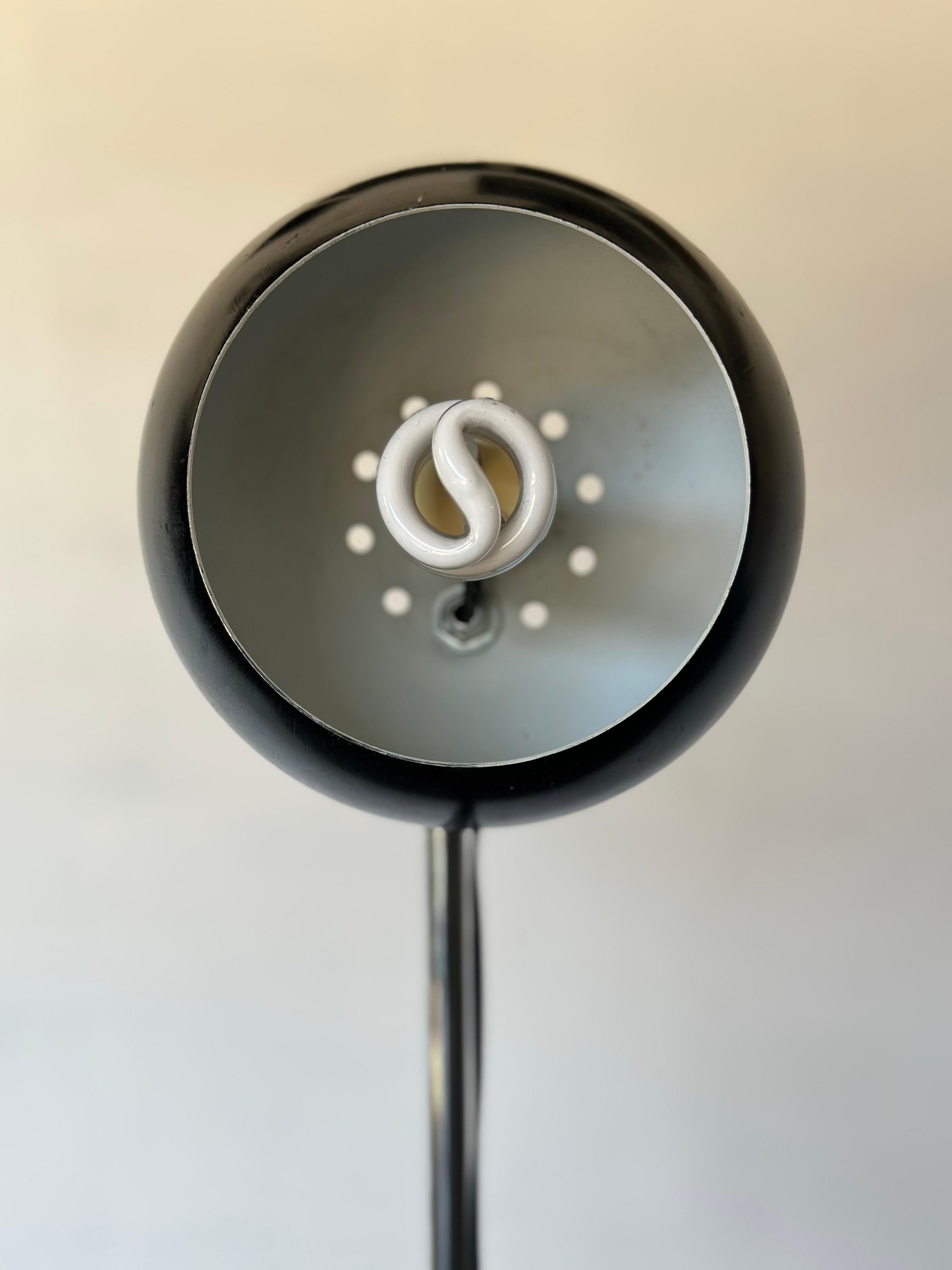 Robert Sonneman Style Adjustable Height Chrome Eyeball Lamp w/ Enamel Shade For Sale 9