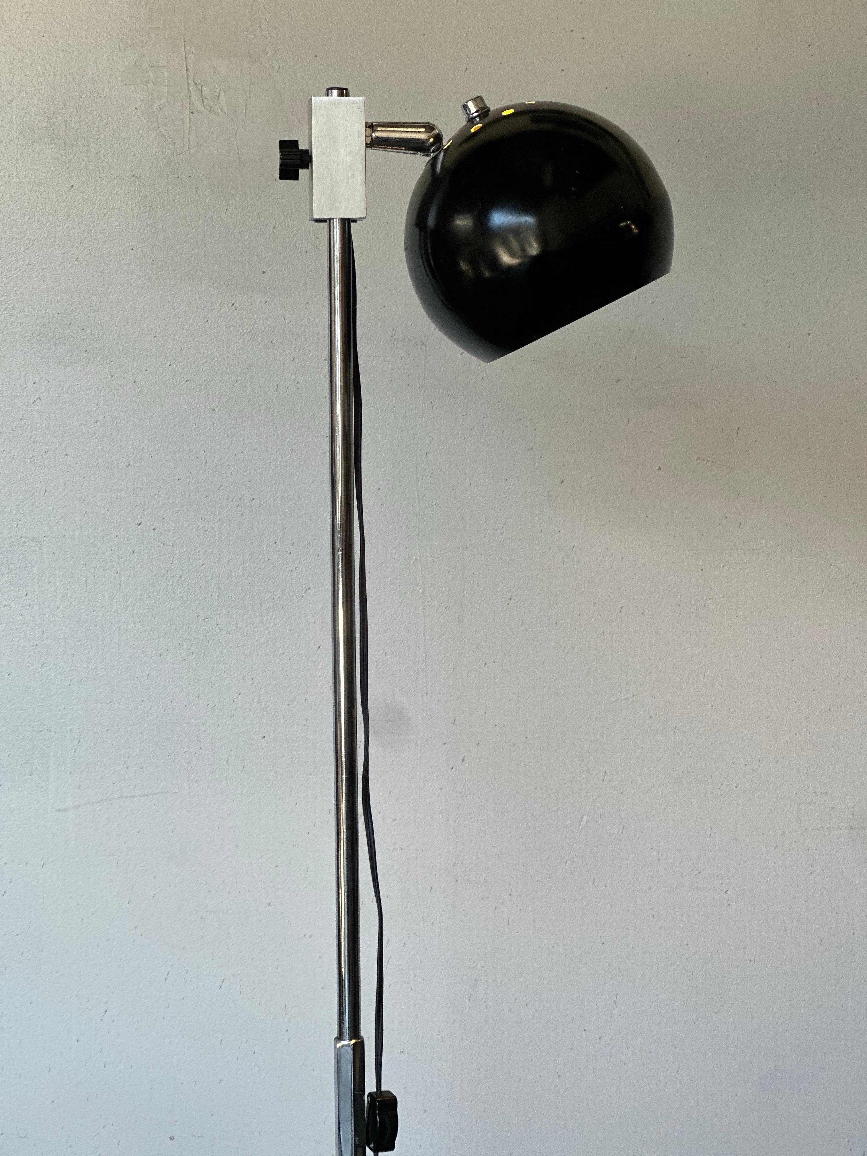 Robert Sonneman Style Adjustable Height Chrome Eyeball Lamp w/ Enamel Shade For Sale 10