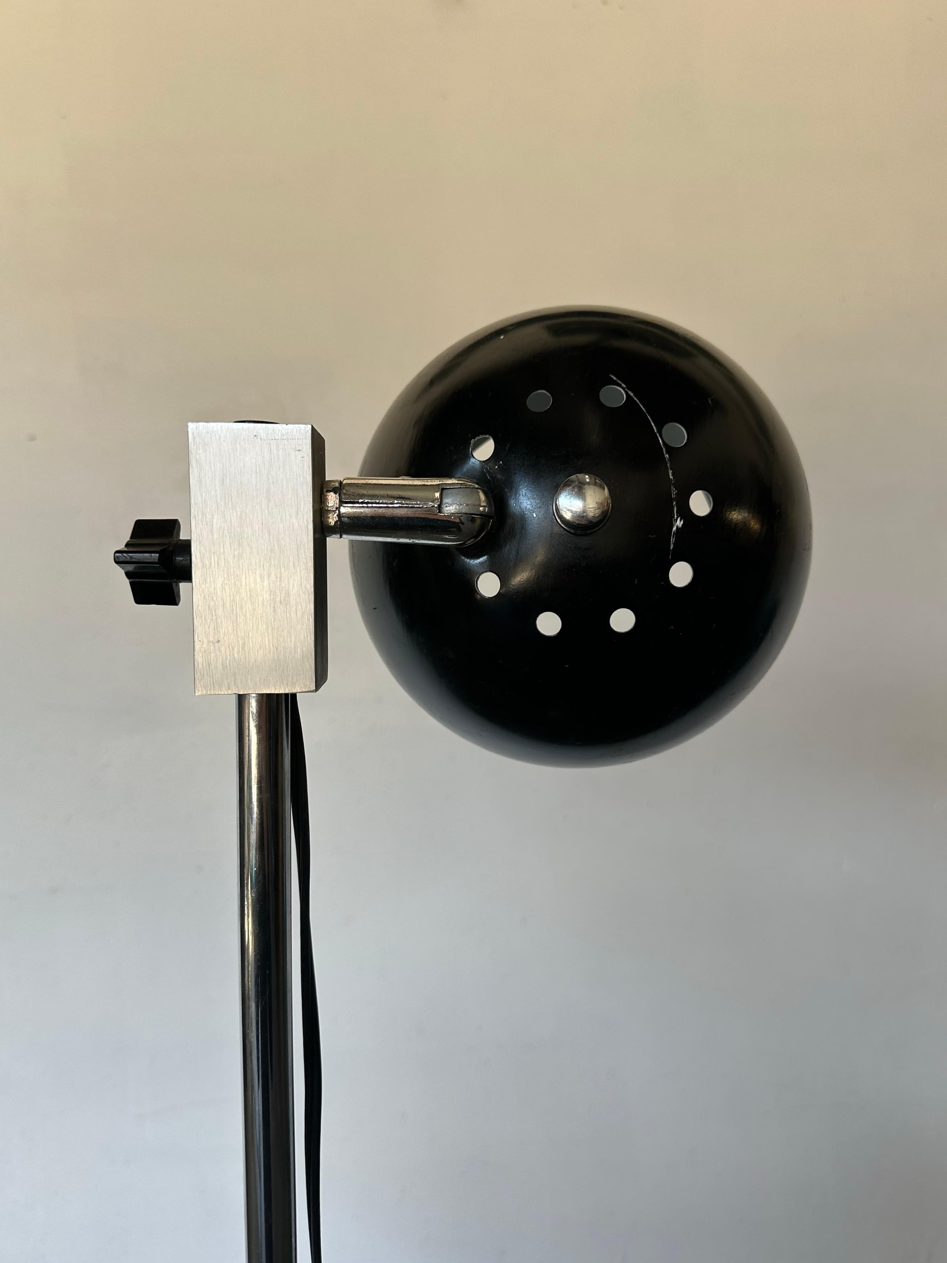 Robert Sonneman Style Adjustable Height Chrome Eyeball Lamp w/ Enamel Shade For Sale 2