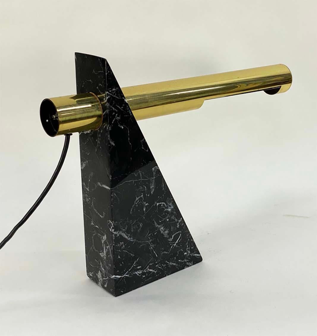 Tisch- oder Schreibtischlampe aus Messing und Marmor von Robert Sonneman für George Kovacs (amerikanisch) im Angebot