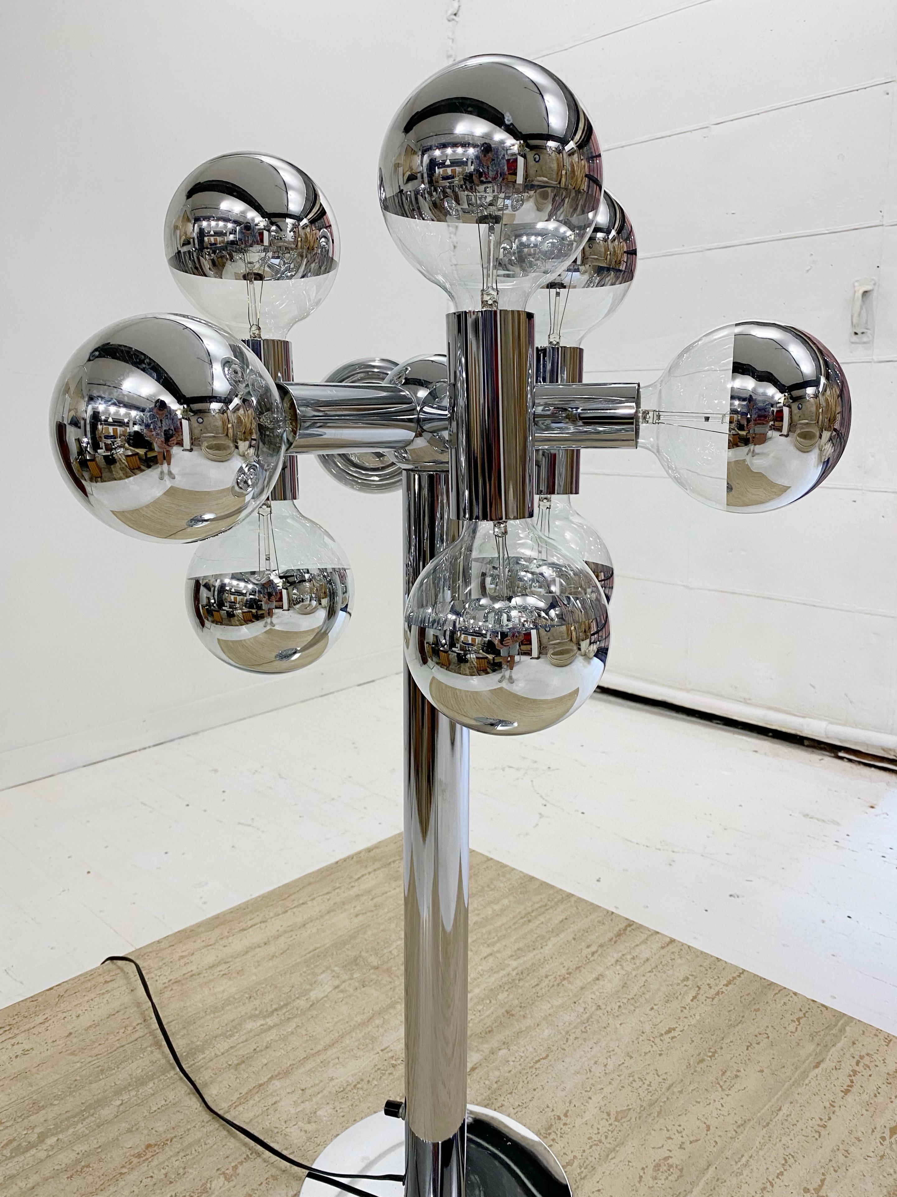 Stunning 9 bulb chrome table lamp by Robert Sonneman. “Molecule” style. Dimmer switch for preferred brightness. Chrome dipped bulbs included. Bulbs can be changed as desired. Retains original Sonneman tag.