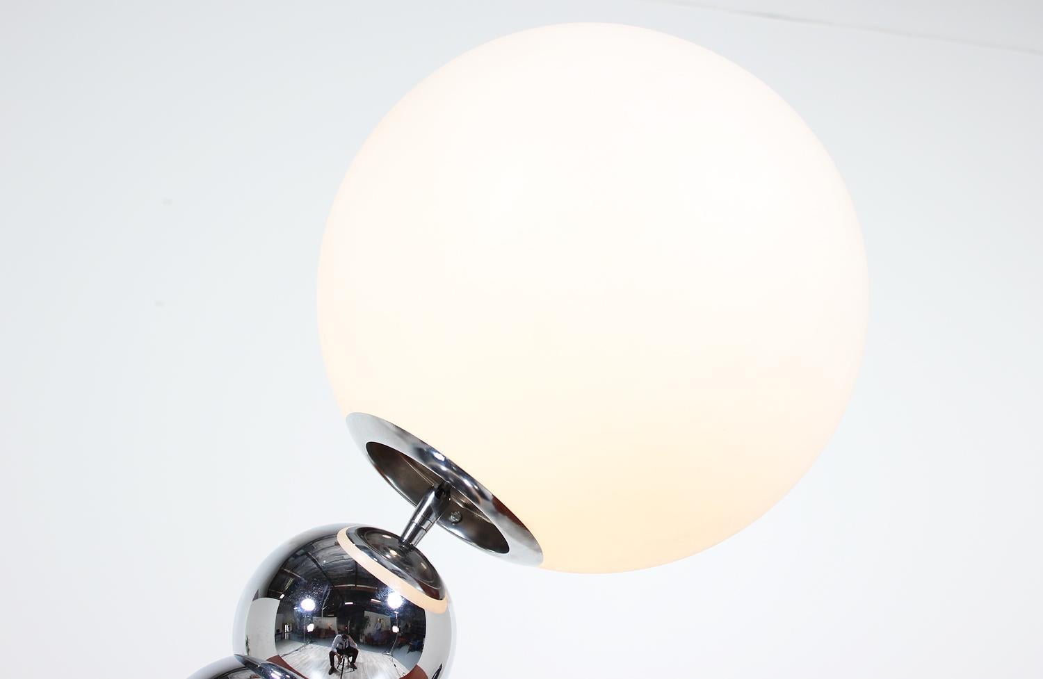 Robert Sonneman Chrome Orb Table Lamp In Excellent Condition In Los Angeles, CA