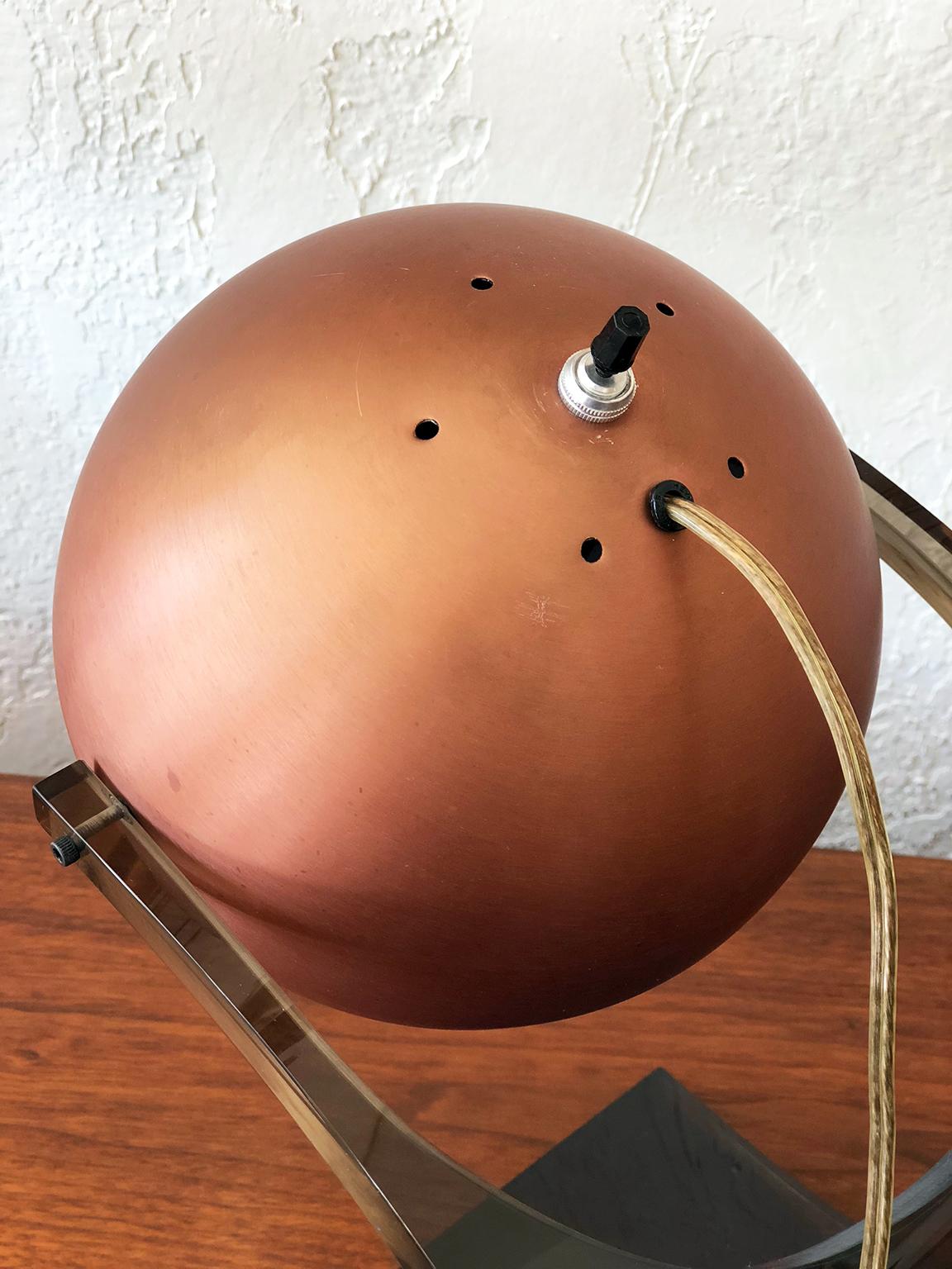 Robert Sonneman Copper and Smoked Lucite Desk Lamp In Good Condition For Sale In Portland, OR