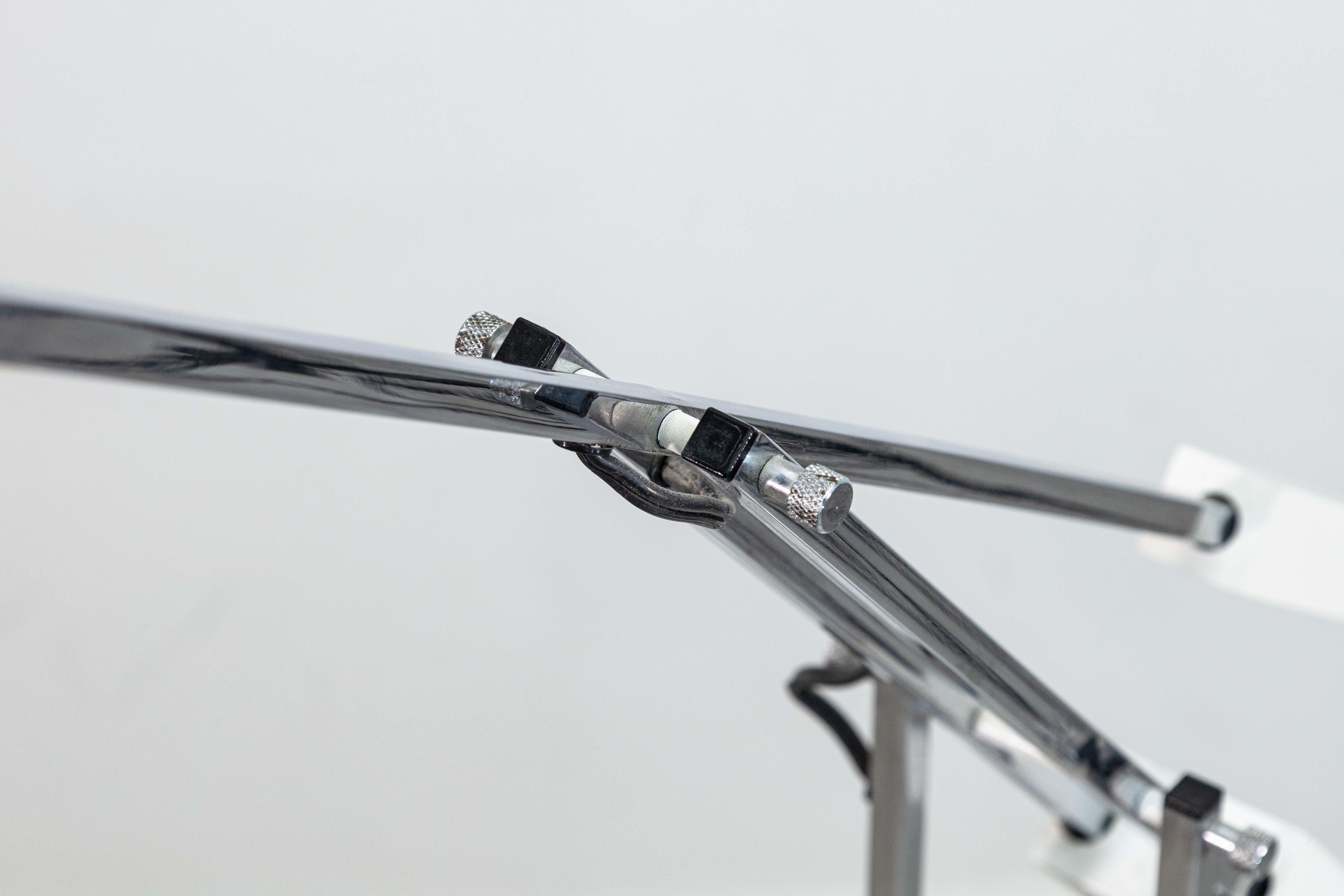 American Robert Sonneman Counter Balance White Metal and Chrome 1980s Table Desk Lamp For Sale