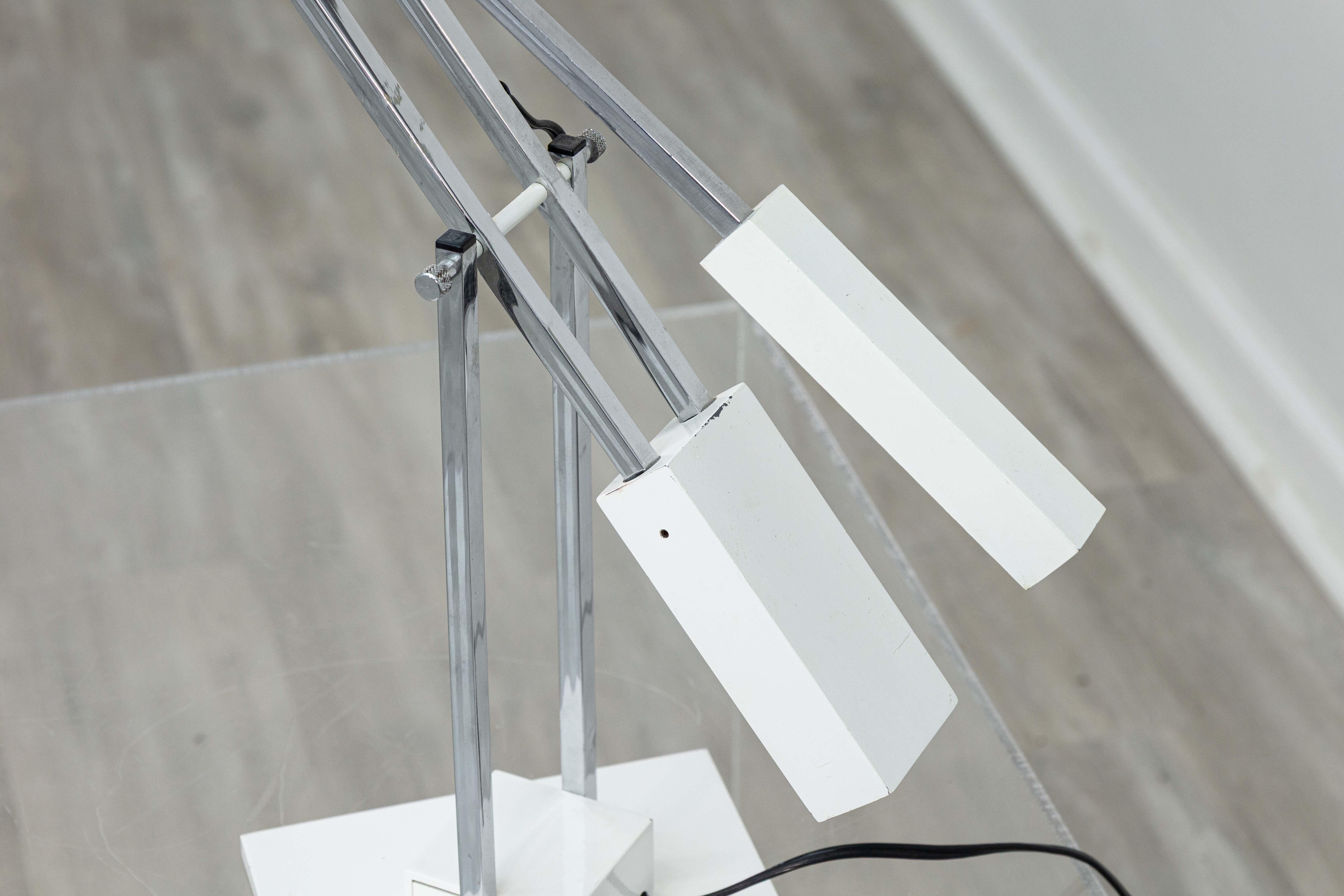 Late 20th Century Robert Sonneman Counter Balance White Metal and Chrome 1980s Table Desk Lamp For Sale