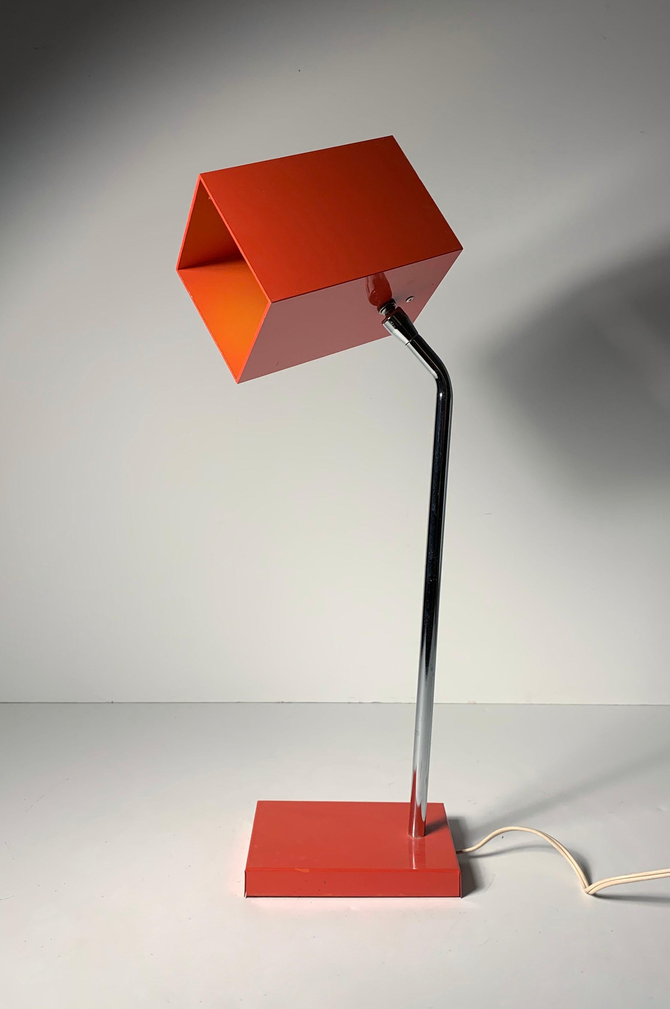 Robert Sonneman für George Kovacs, Boxkopf-Tischlampe in Rot (Metall) im Angebot