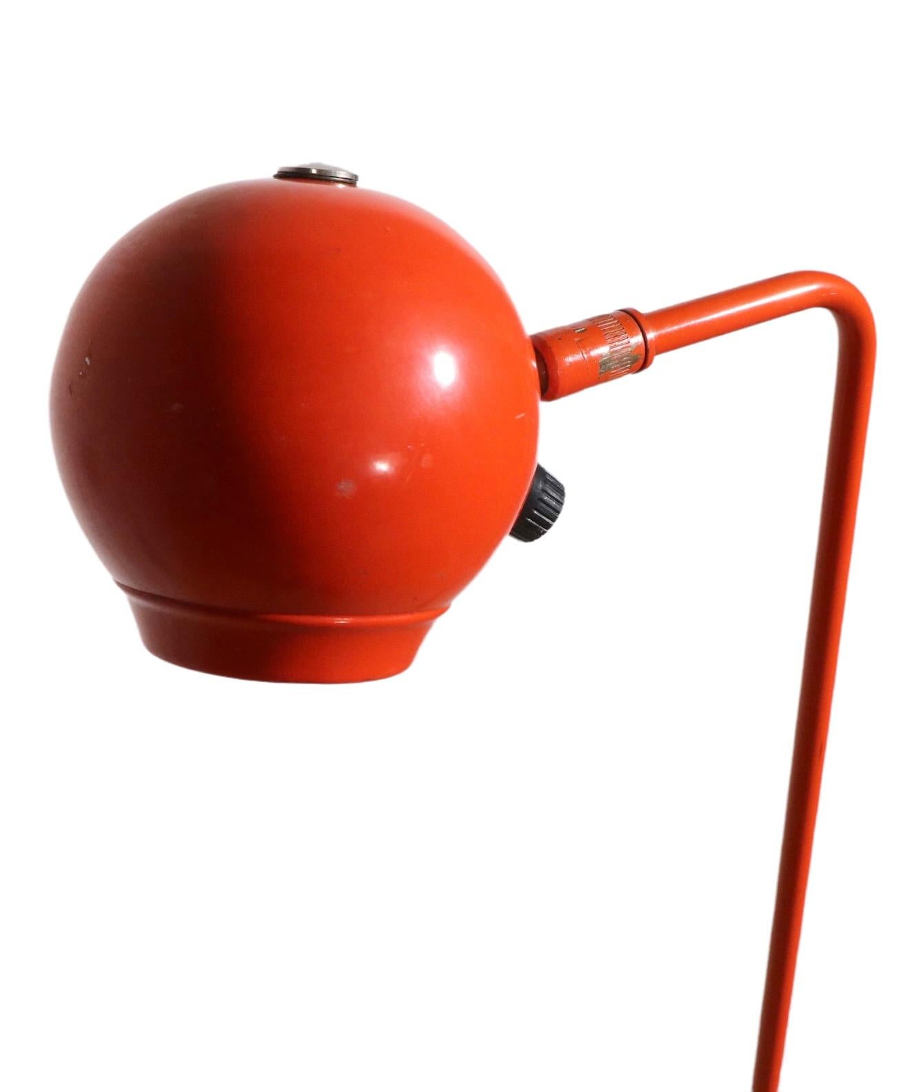 Fin du 20e siècle Robert Sonneman pour George Kovacs lampadaire « Eyeball » en finition orange, années 1970 en vente