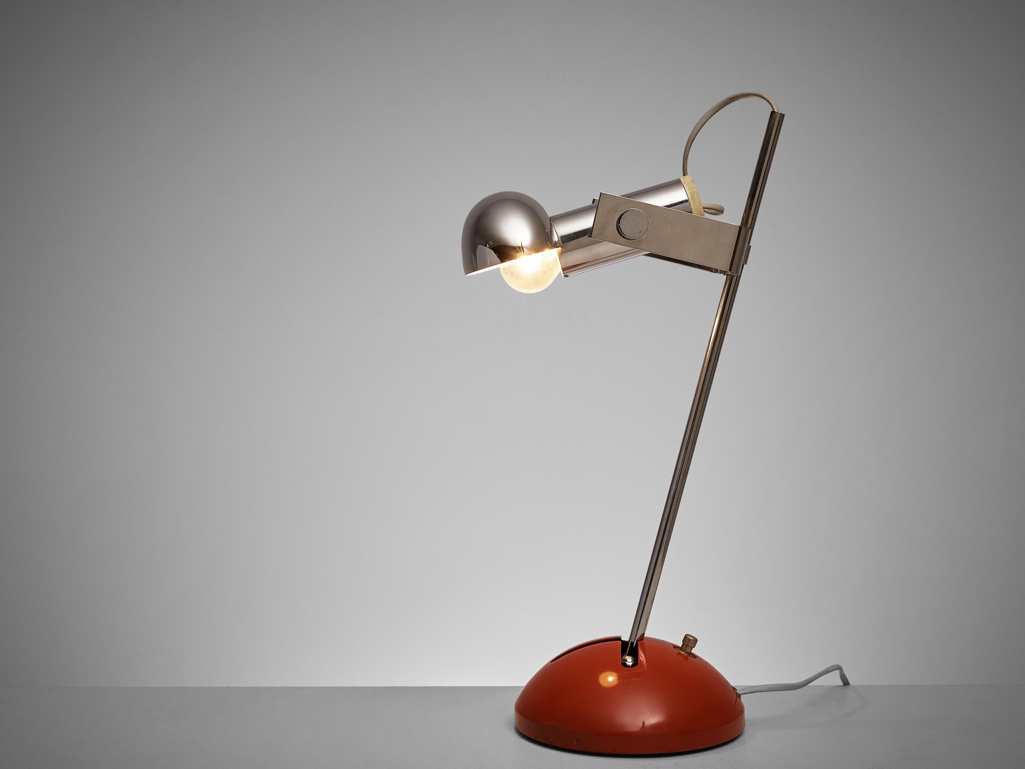 Postmoderne Robert Sonneman pour Luci Cinisello lampe de bureau modèle 395 en chrome et métal rouge en vente