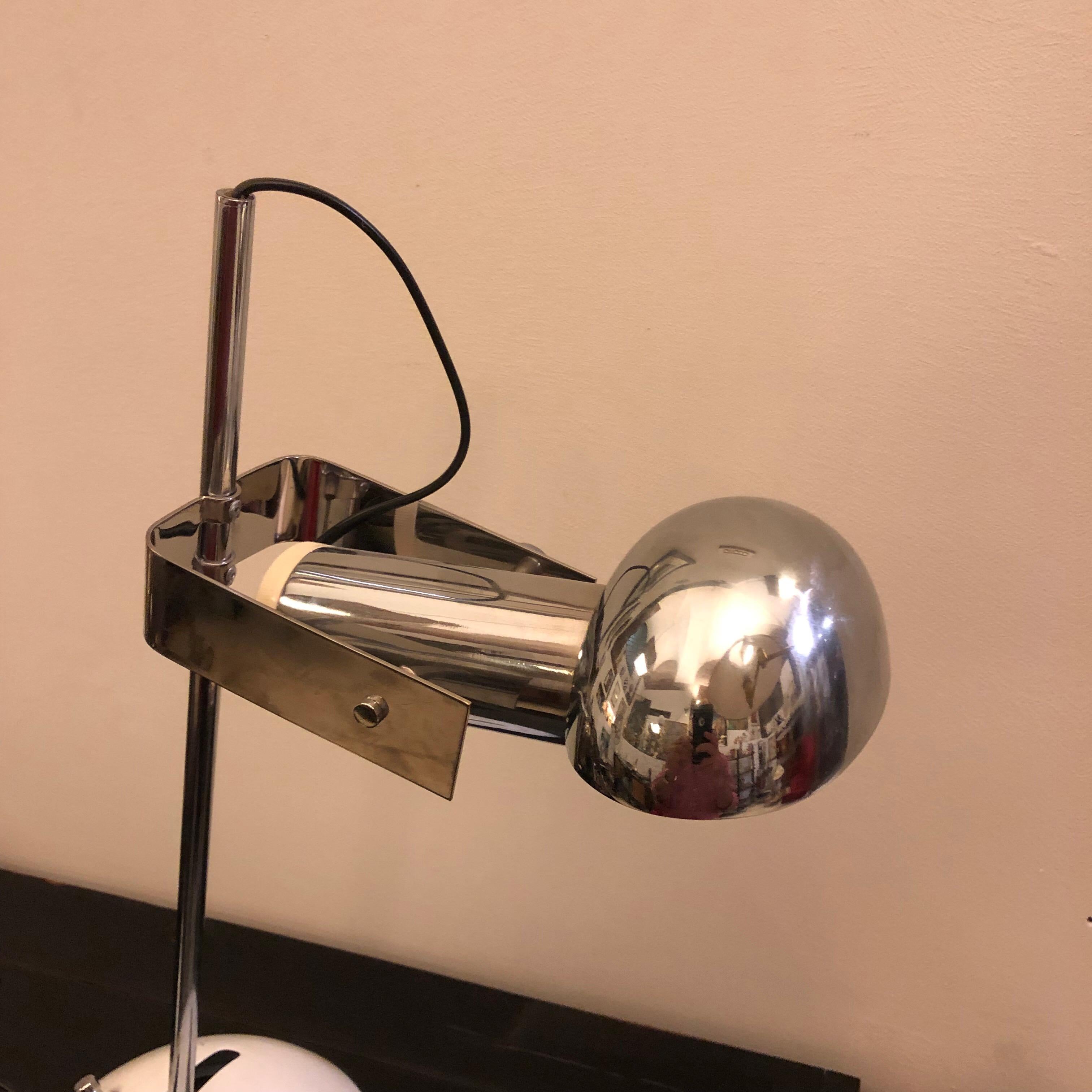Labeled T395 Luci Milano table lamp designed by Robert Sonneman, good conditions everywhere but the lamp is original of the period and thus shows normal signs of age and use.