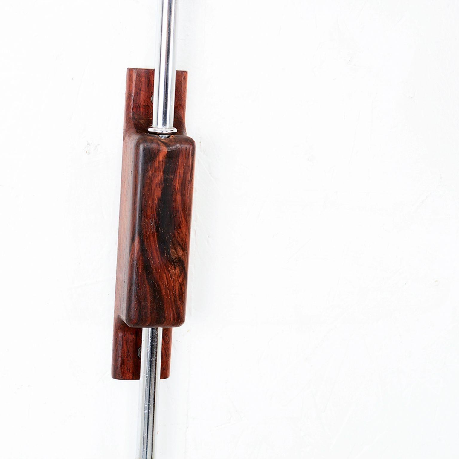 Robert Sonneman Modern Curved Chrome Wall Sconce Walnut Mount In Good Condition In Chula Vista, CA