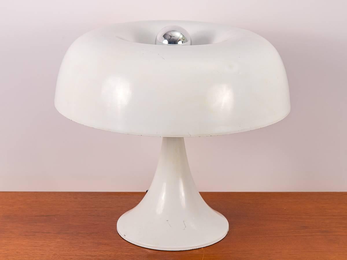 Add a pop of mod to your home office or living room with this vintage Mushroom Table Lamp designed by Robert Sonneman. Awesome, large enamel shade houses four sockets—three under the shade and one on top. Constructed of aluminum, the lamp is in good