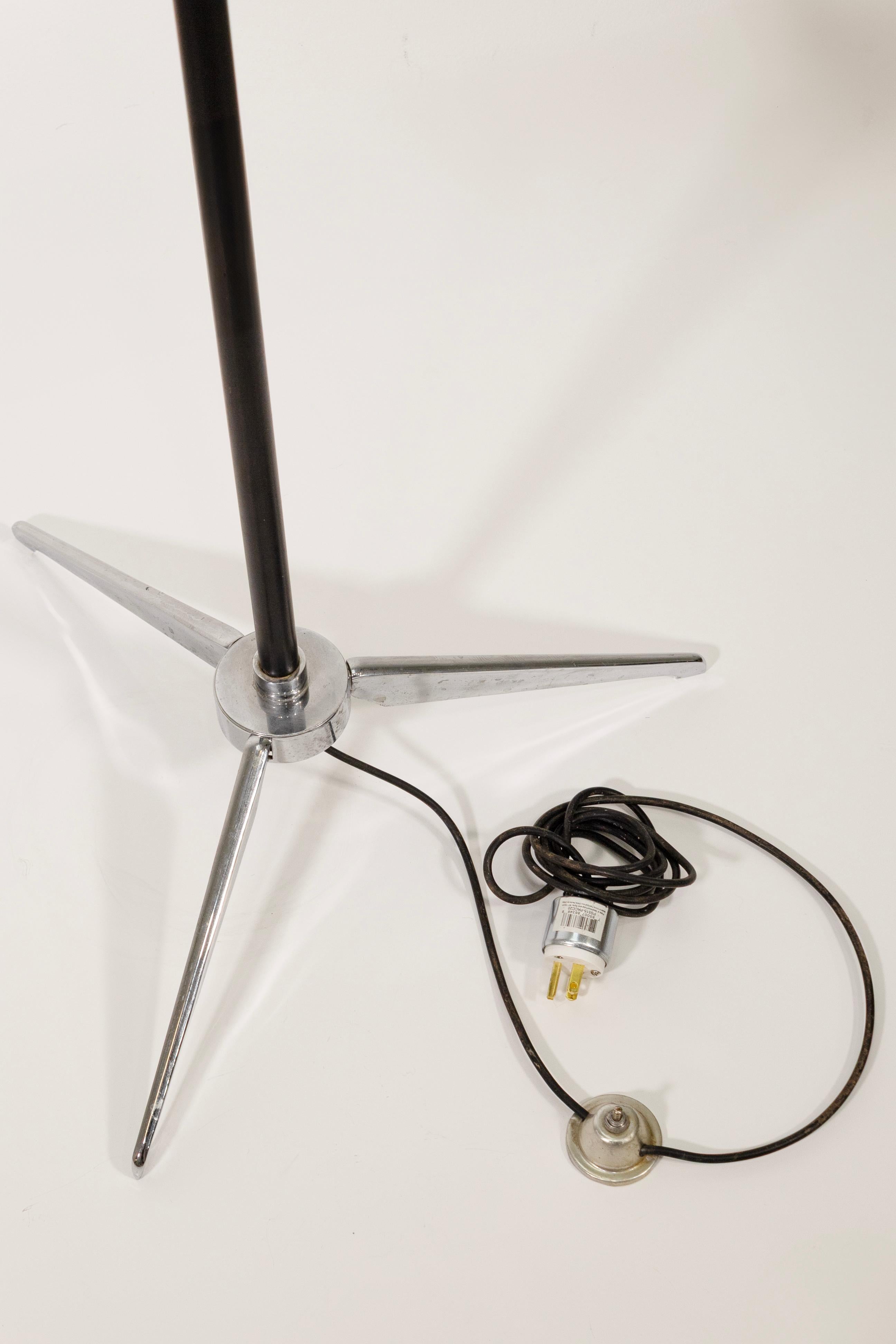 italien Lampadaire « Orbiter » de Robert Sonneman, en cuir et chrome, mi-siècle moderne en vente