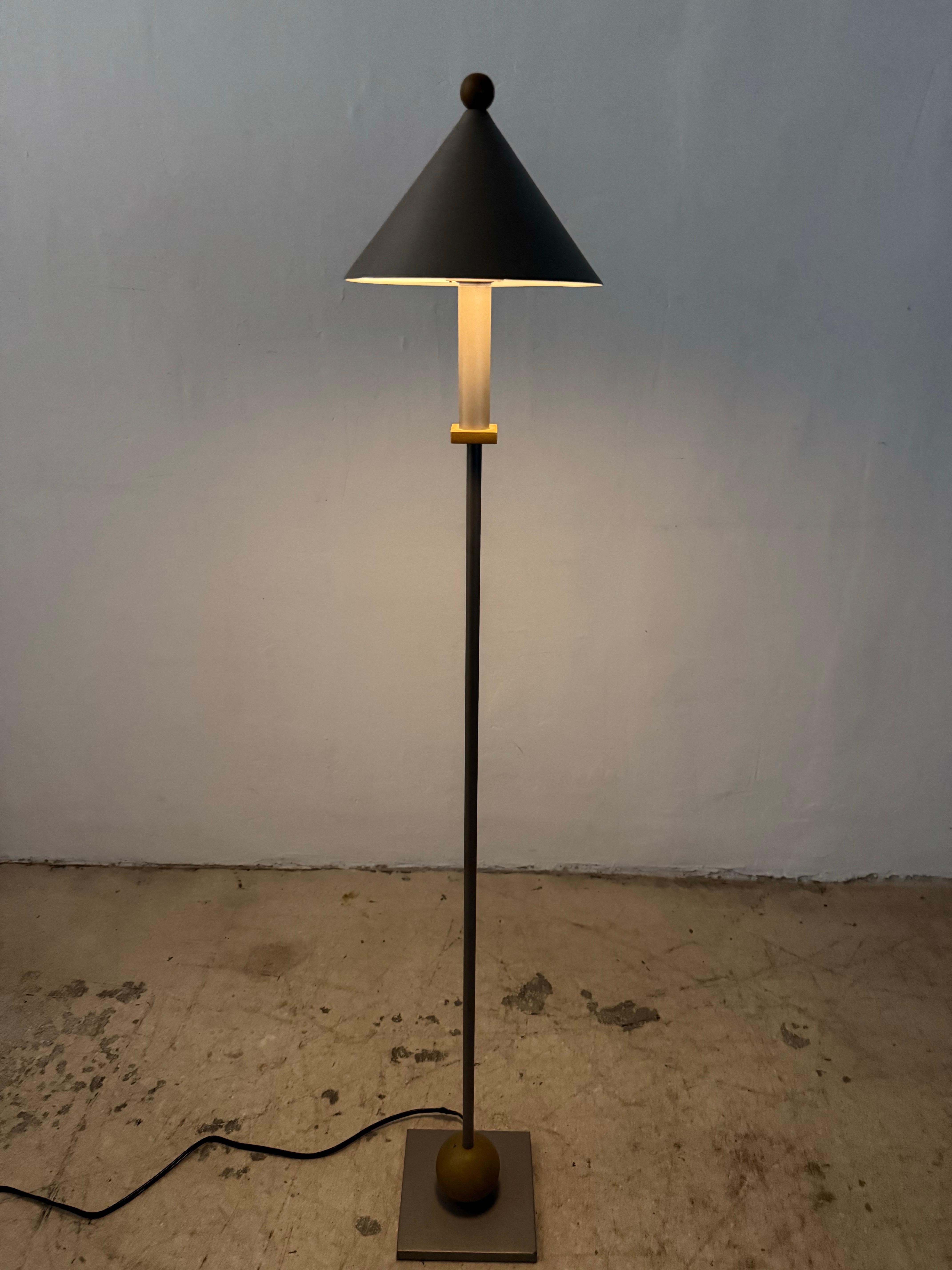 Lampada da terra postmoderna di Robert Sonneman per George Kovacs, anni '90 in vendita 3