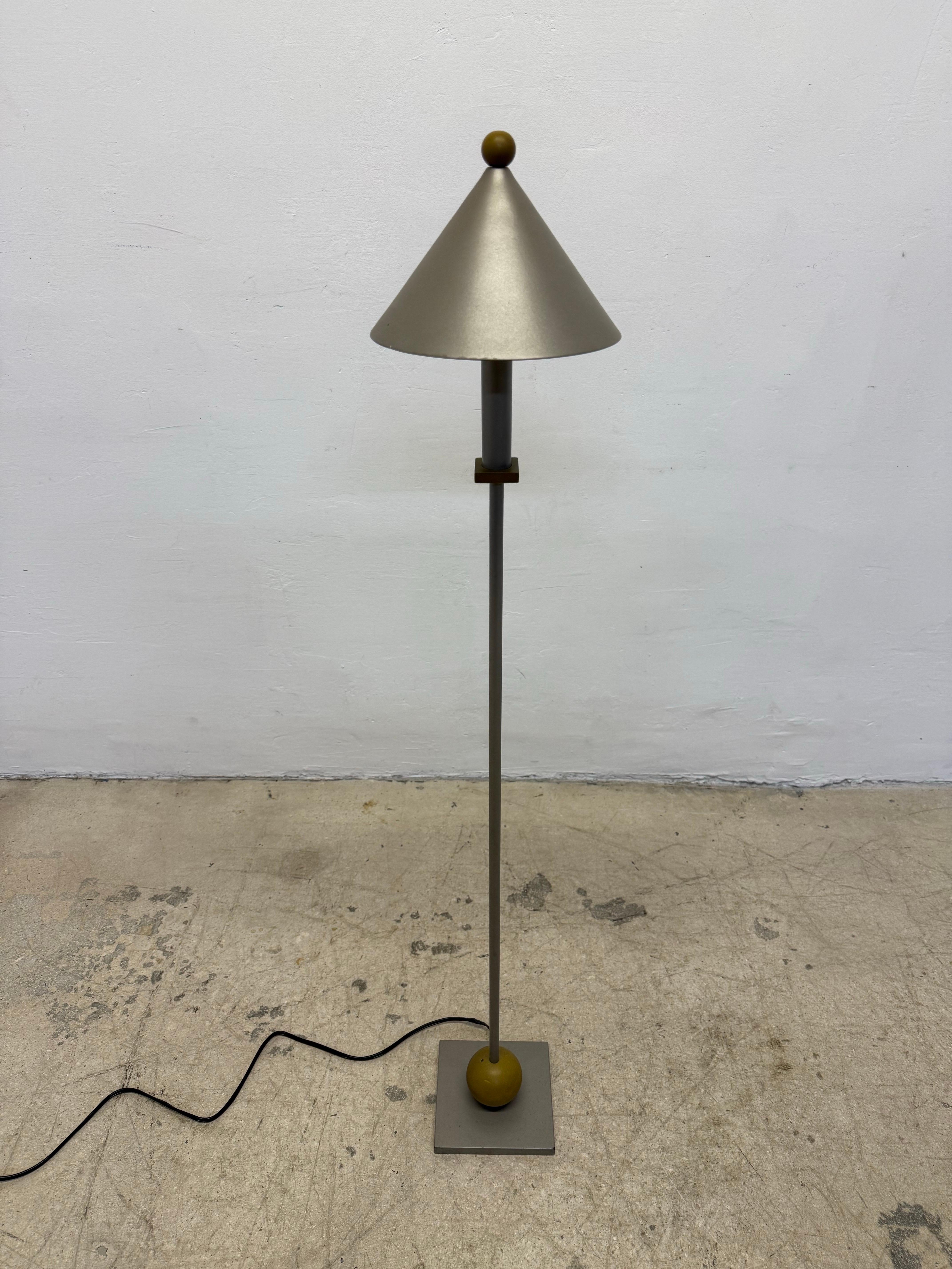 Lampada da terra postmoderna di Robert Sonneman per George Kovacs, anni '90 In condizioni buone in vendita a Miami, FL